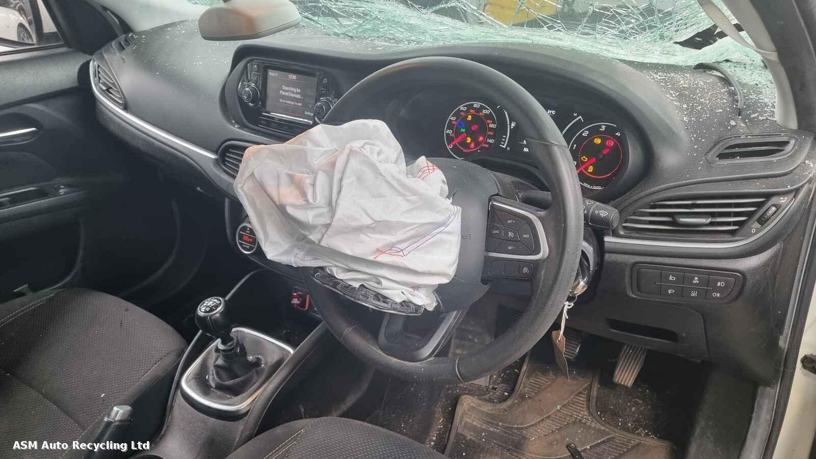 View Auto part Fiat Tipo 2018 5 Door Hatchback Breaking