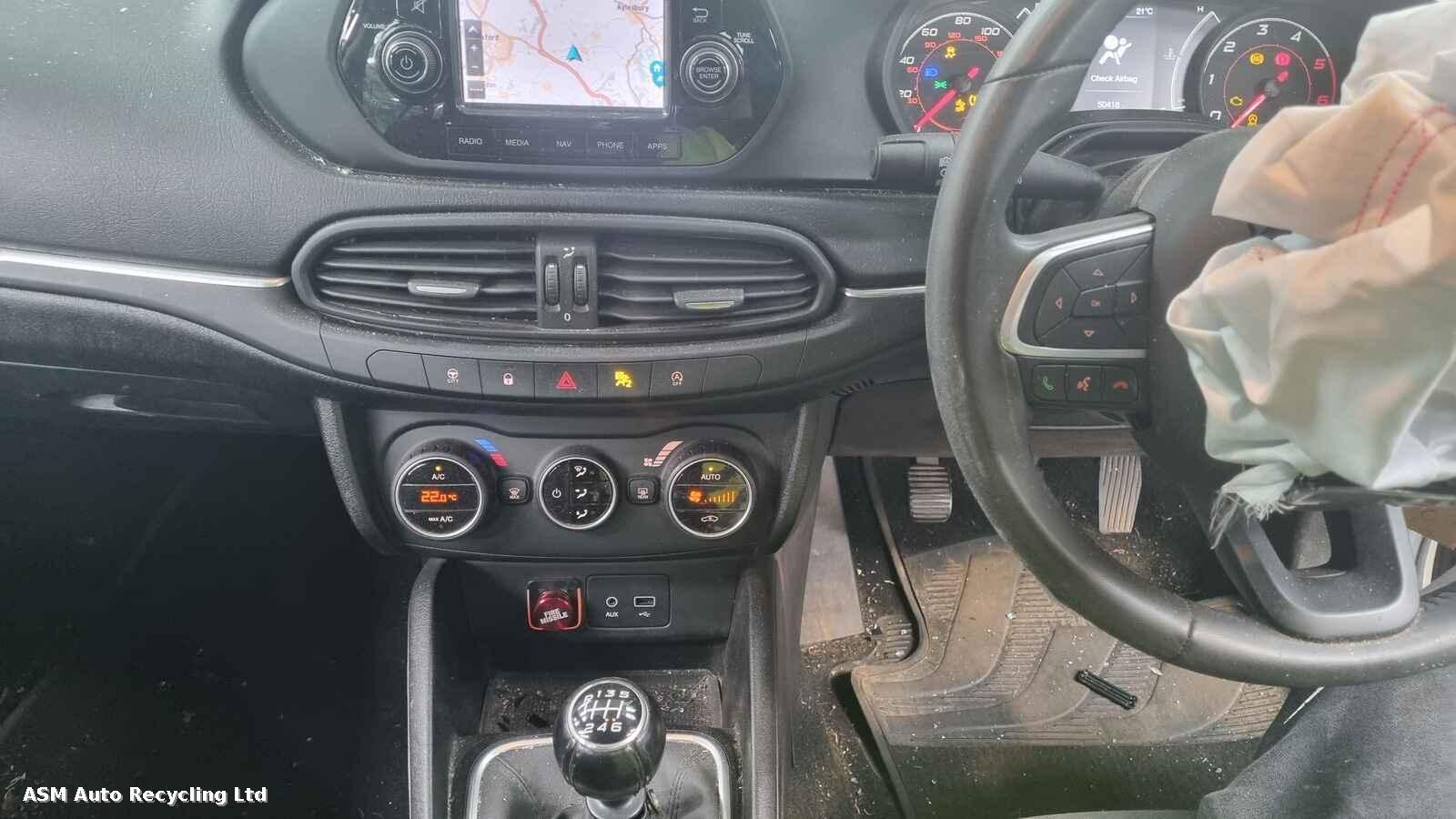 View Auto part Fiat Tipo 2018 5 Door Hatchback Breaking