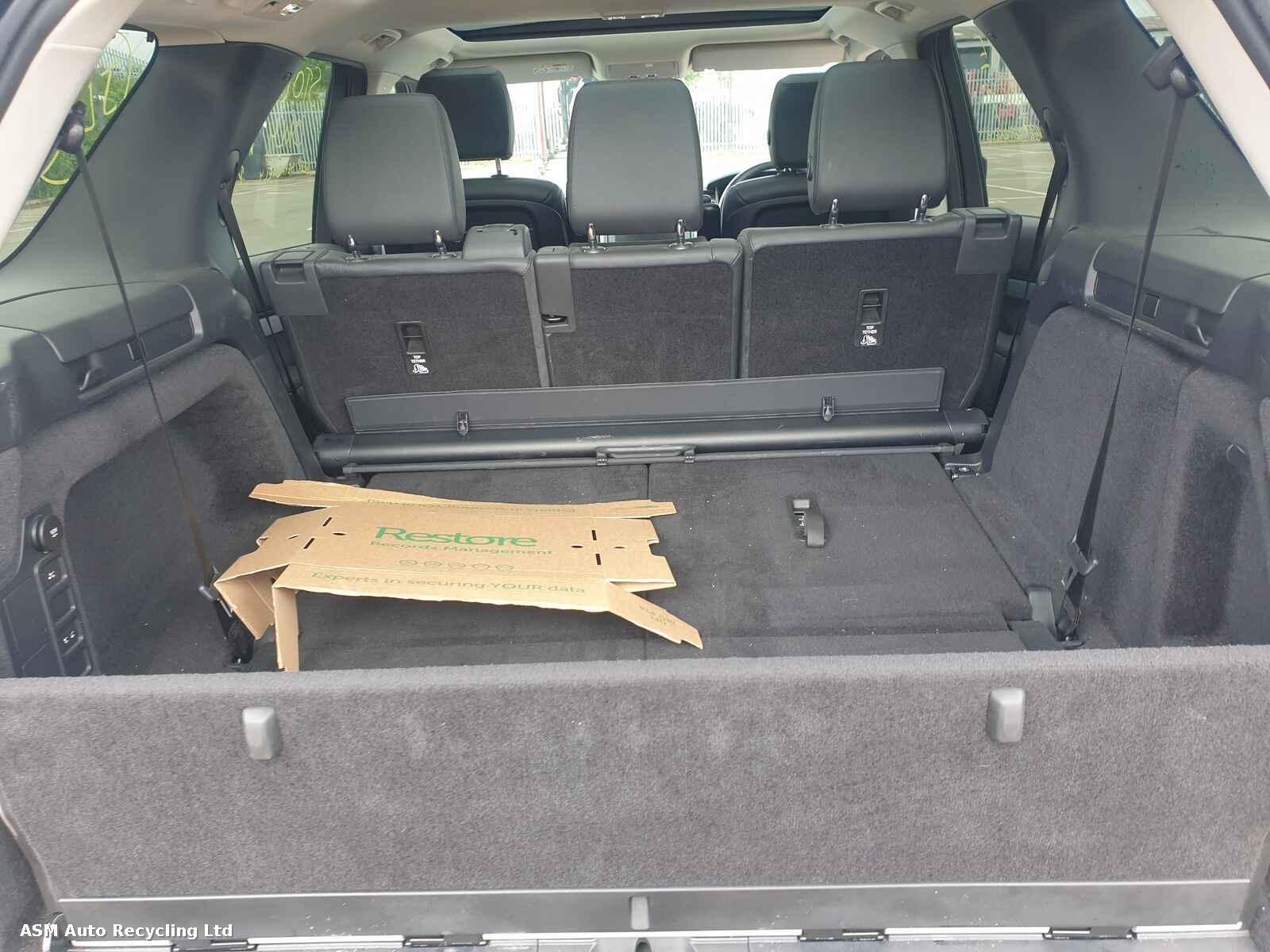 View Auto part Land Rover Discovery 2020 5 Door Estate Breaking
