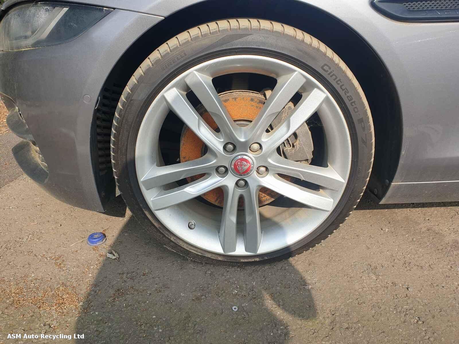 View Auto part Jaguar Xe 2019 4 Door Saloon Breaking