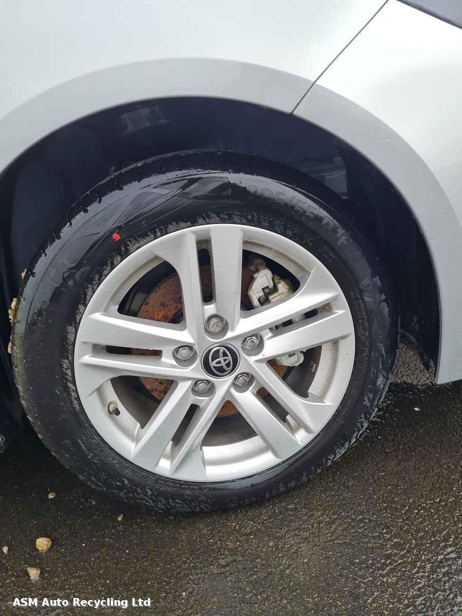 View Auto part Toyota Corolla 2023 5 Door Estate Breaking