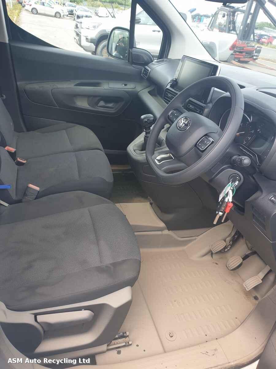 View Auto part Toyota Proace City 2023 Unknown Van Breaking