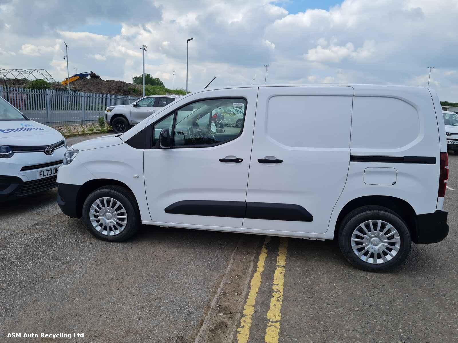 View Auto part Toyota Proace City 2024 Unknown Van Breaking