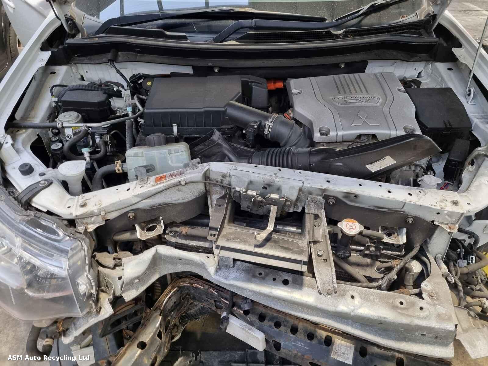 View Auto part Mitsubishi Outlander 2015 5 Door Estate Breaking