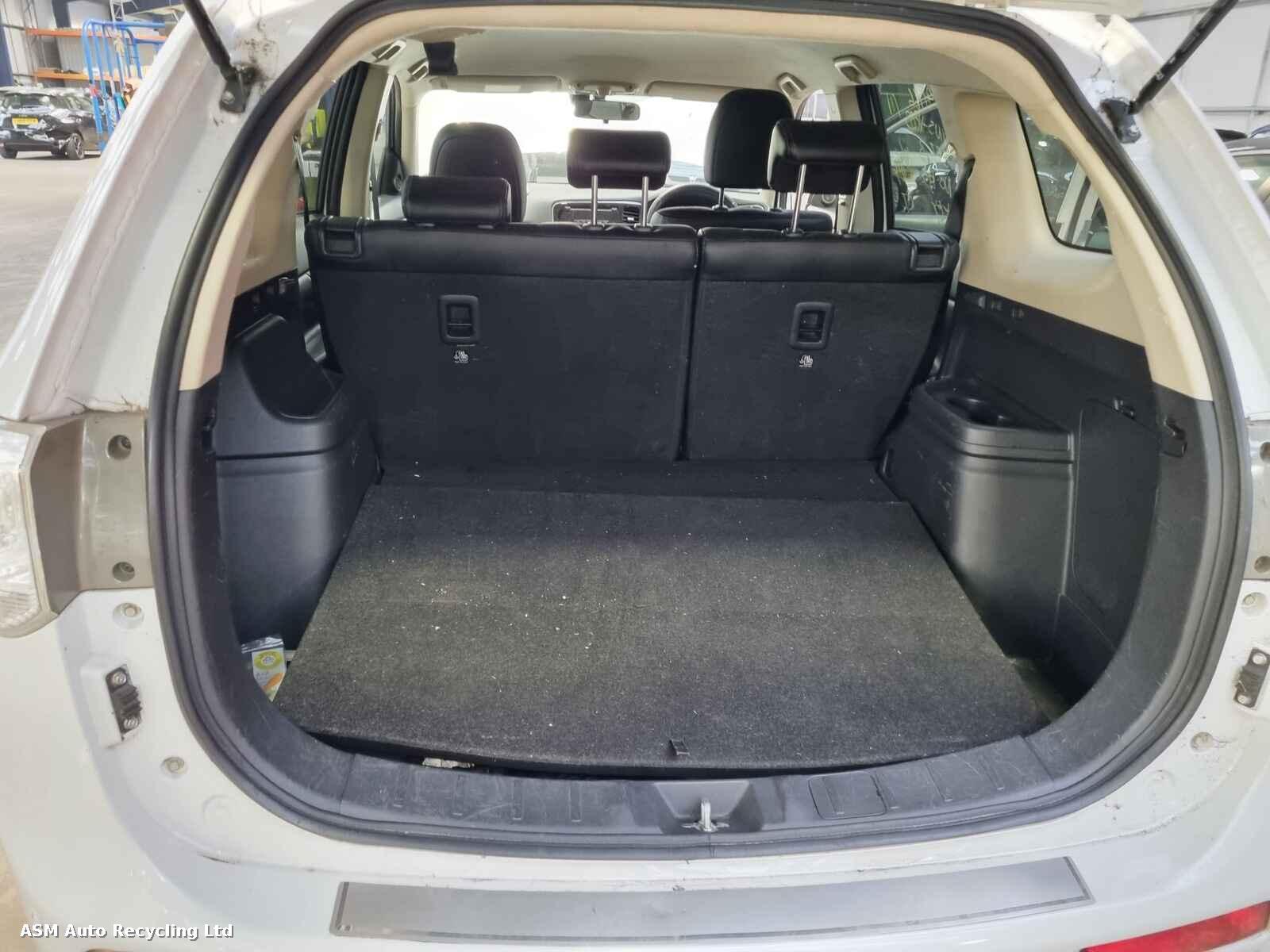 View Auto part Mitsubishi Outlander 2015 5 Door Estate Breaking