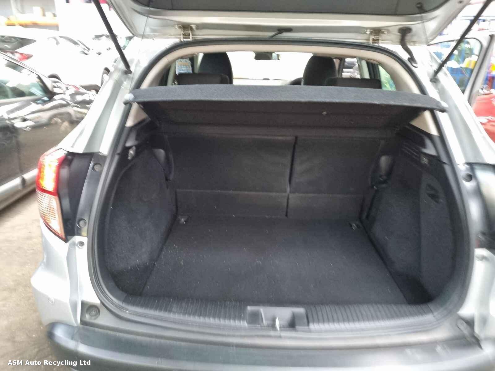 View Auto part Honda Hrv 2017 5 Door Hatchback Breaking