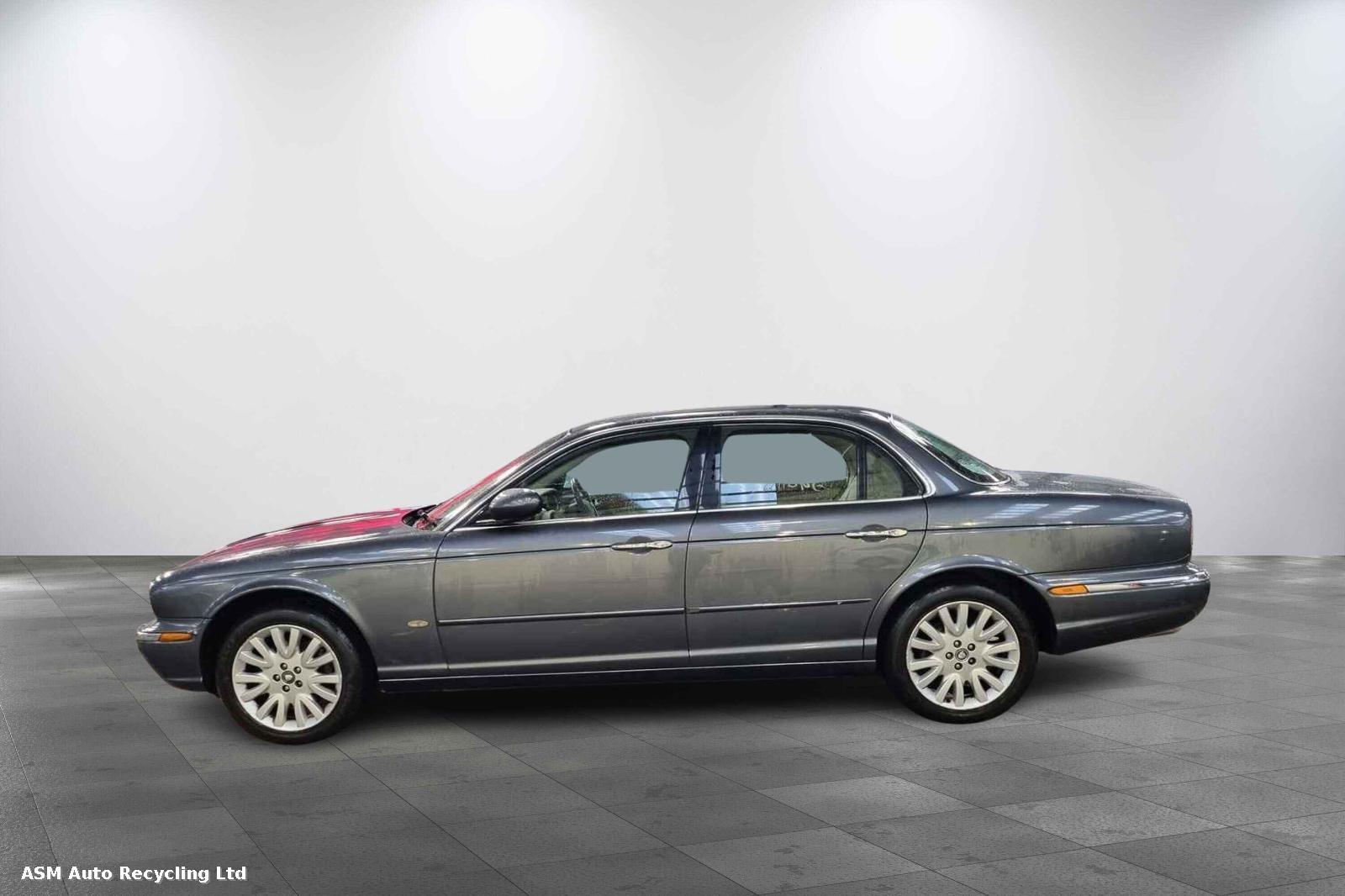 View Auto part Jaguar Xj 2004 4 Door Saloon Breaking
