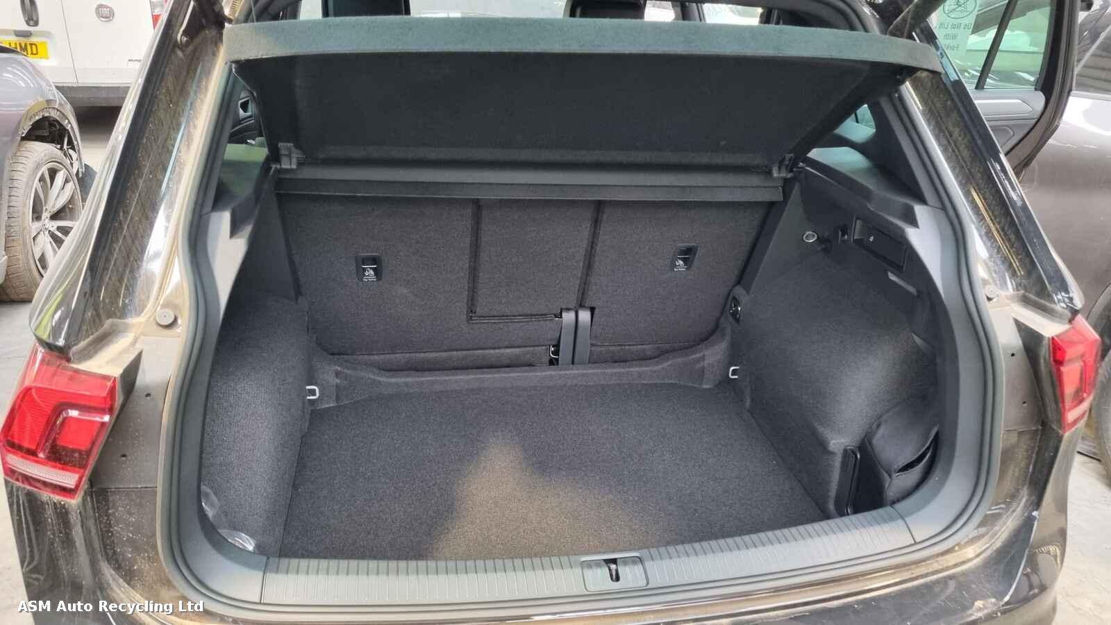 View Auto part Volkswagen Tiguan 2023 5 Door Estate Breaking