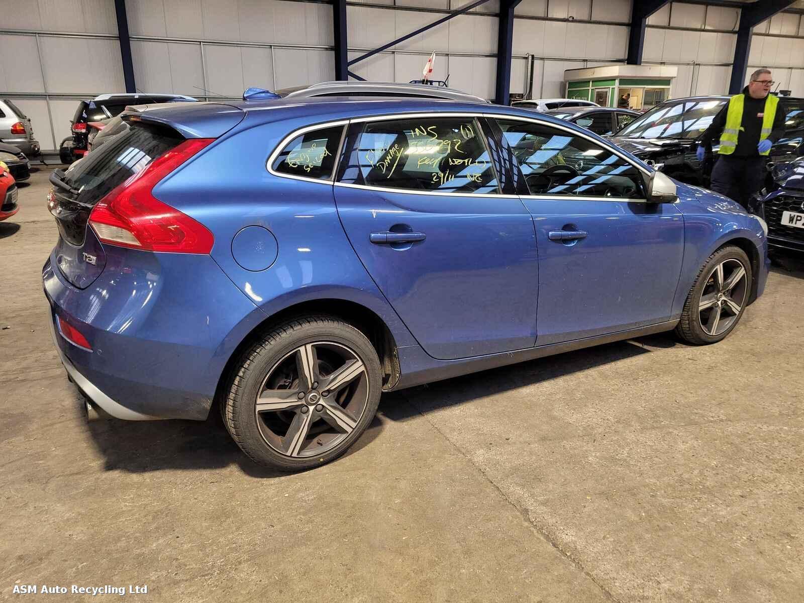 View Auto part Volvo V40 2016 5 Door Hatchback Breaking