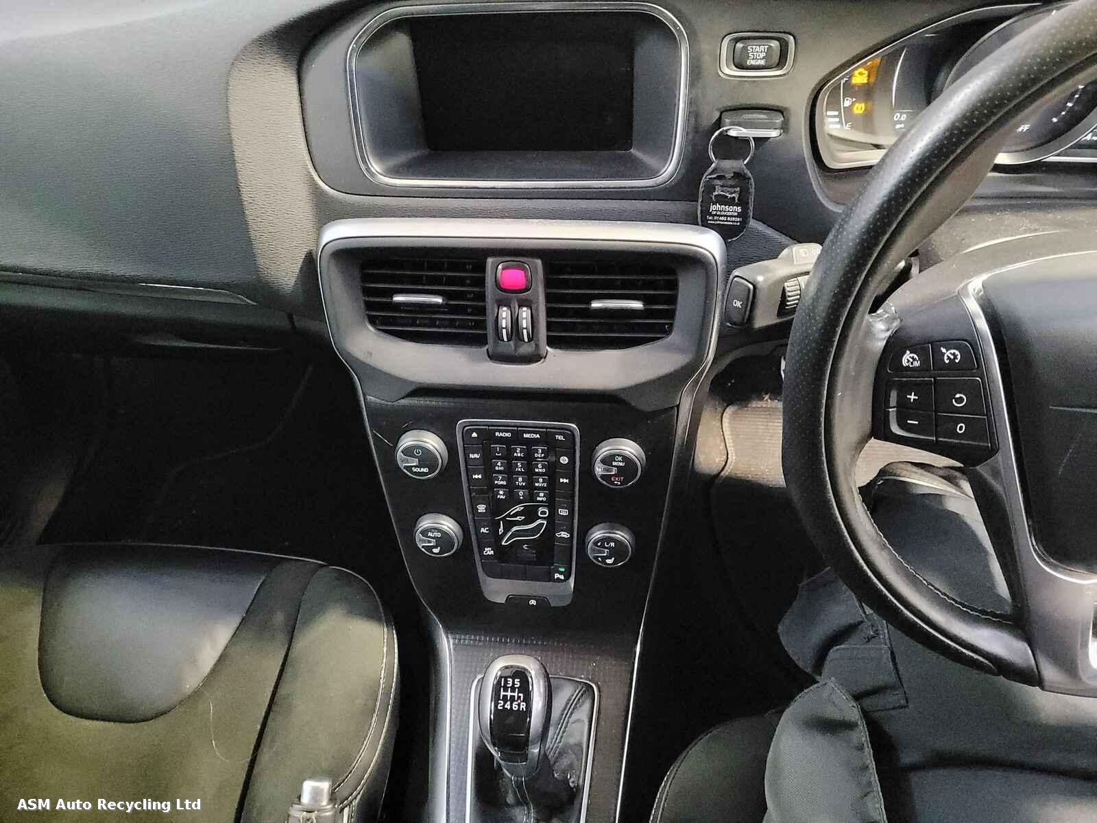 View Auto part Volvo V40 2016 5 Door Hatchback Breaking