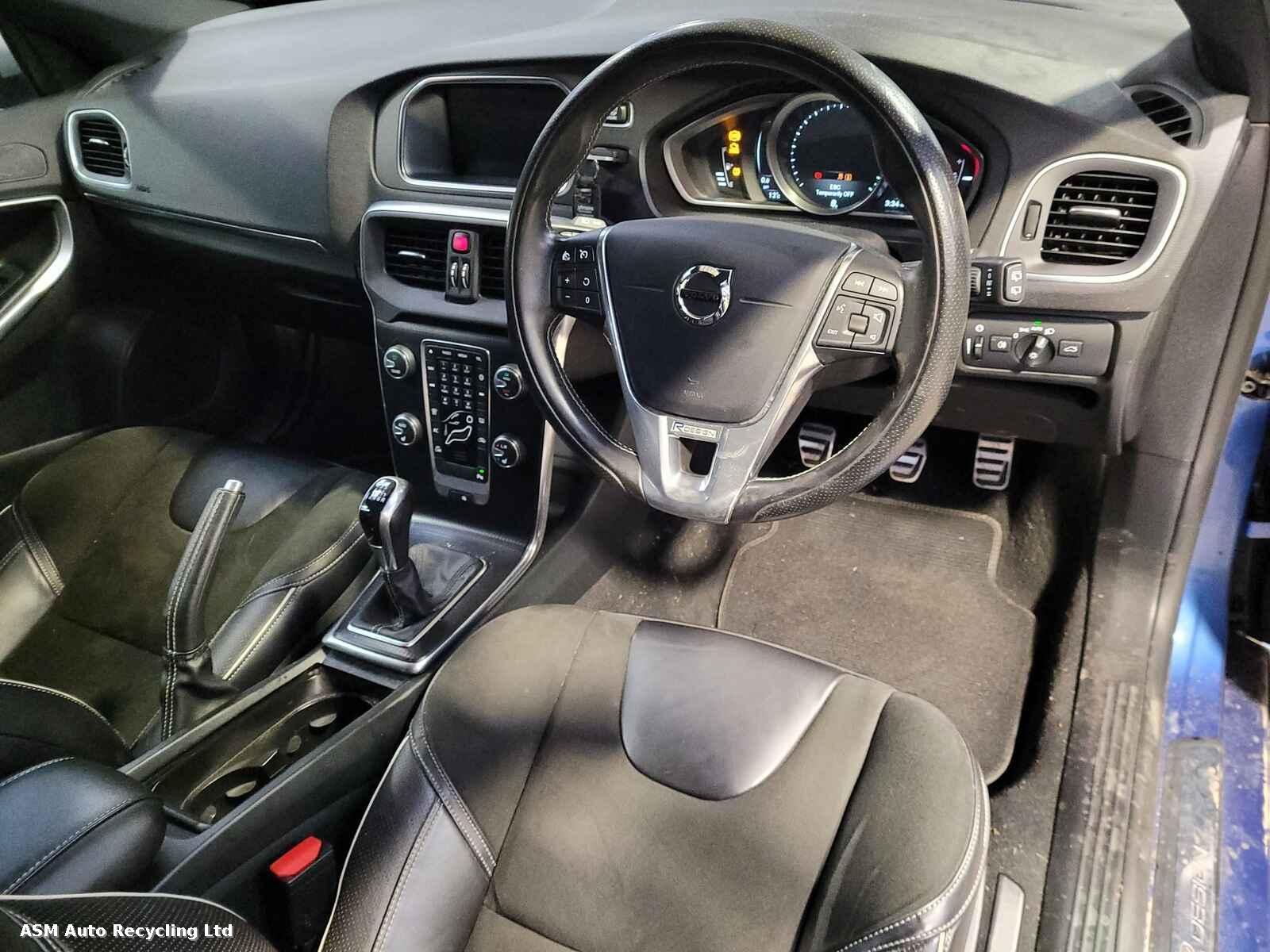 View Auto part Volvo V40 2016 5 Door Hatchback Breaking