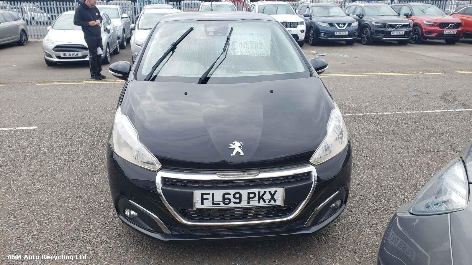 View Auto part Peugeot 208 2019 5 Door Hatchback Breaking