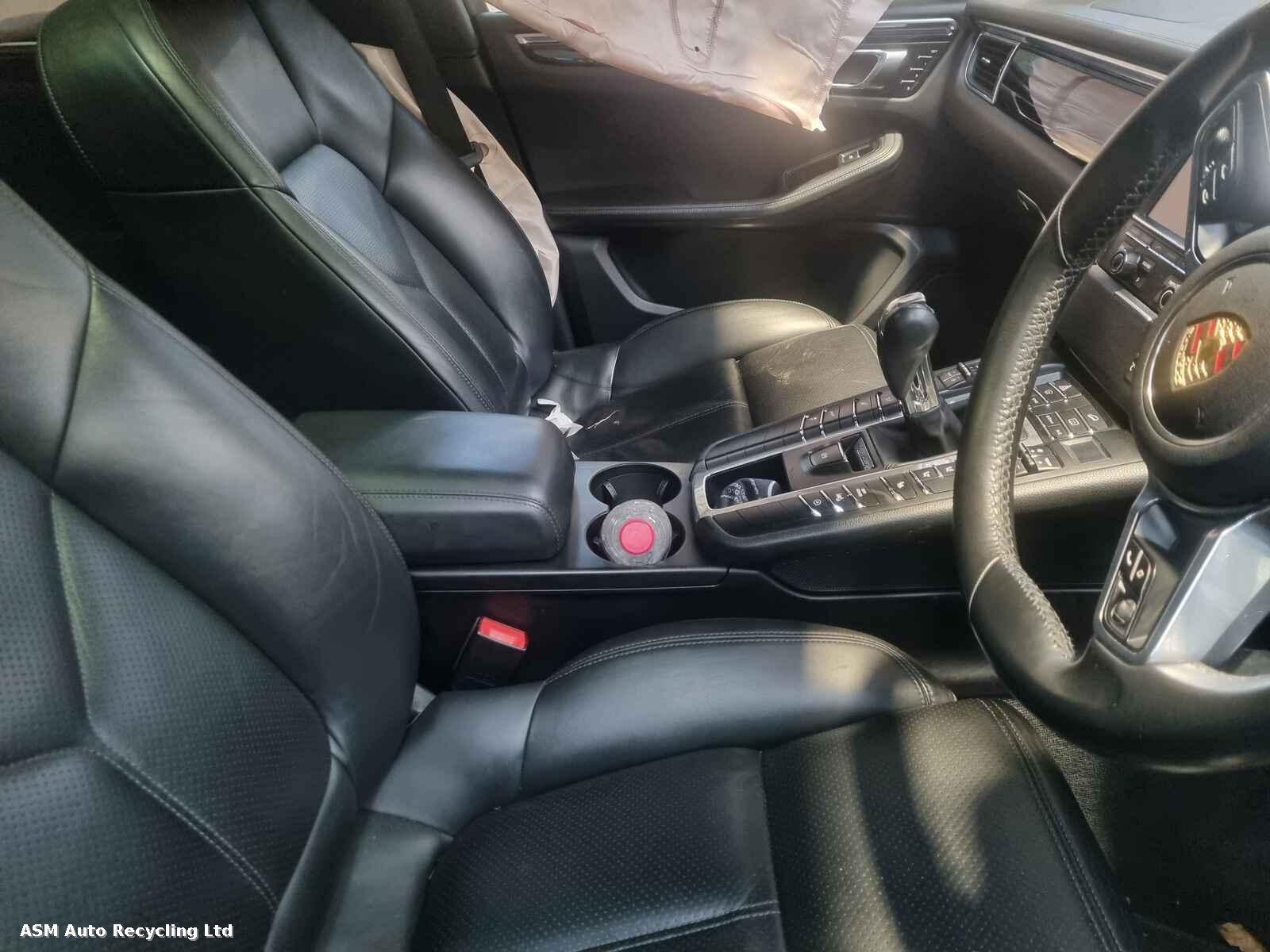 View Auto part Porsche Macan 2015 5 Door Estate Breaking