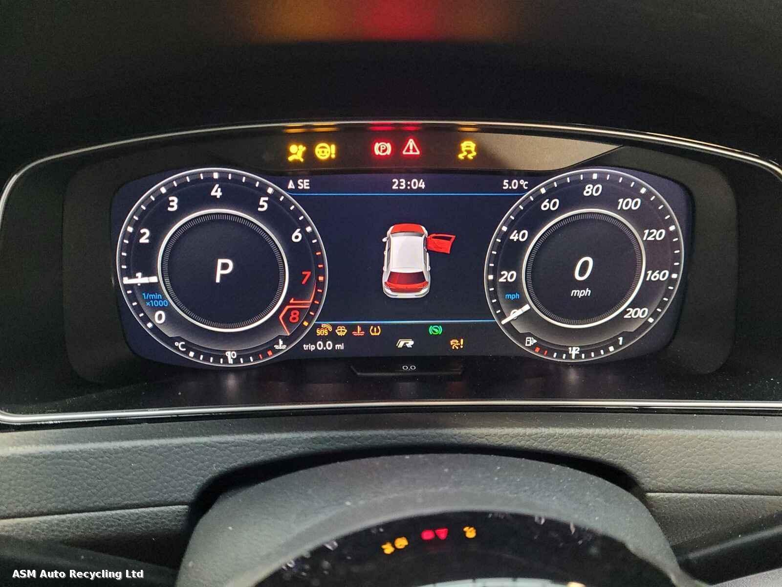 View Auto part Volkswagen Golf 2019 5 Door Hatchback Breaking