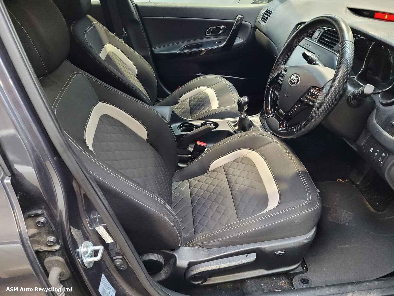 View Auto part Kia Ceed 2018 5 Door Hatchback Breaking