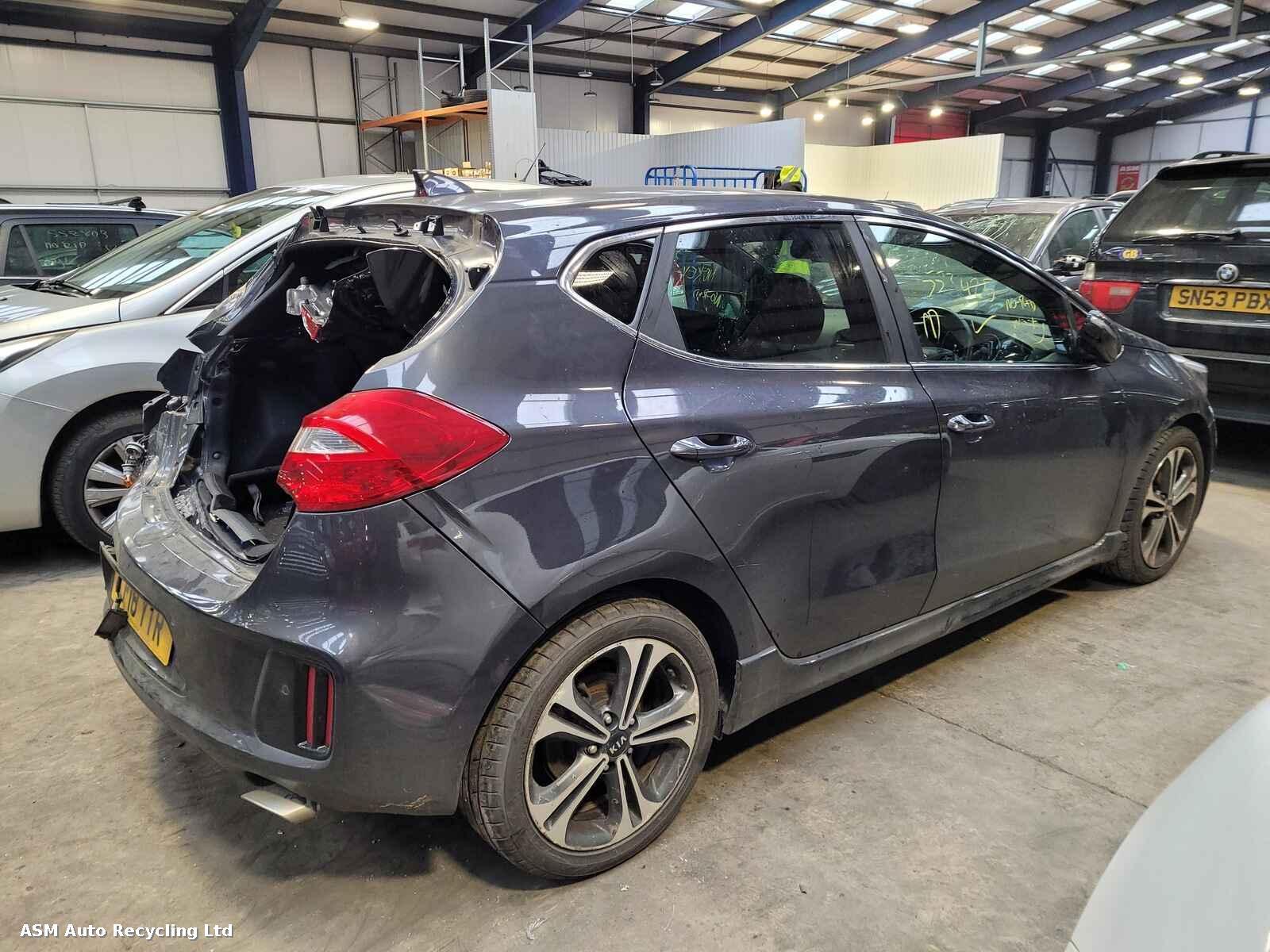 View Auto part Kia Ceed 2018 5 Door Hatchback Breaking