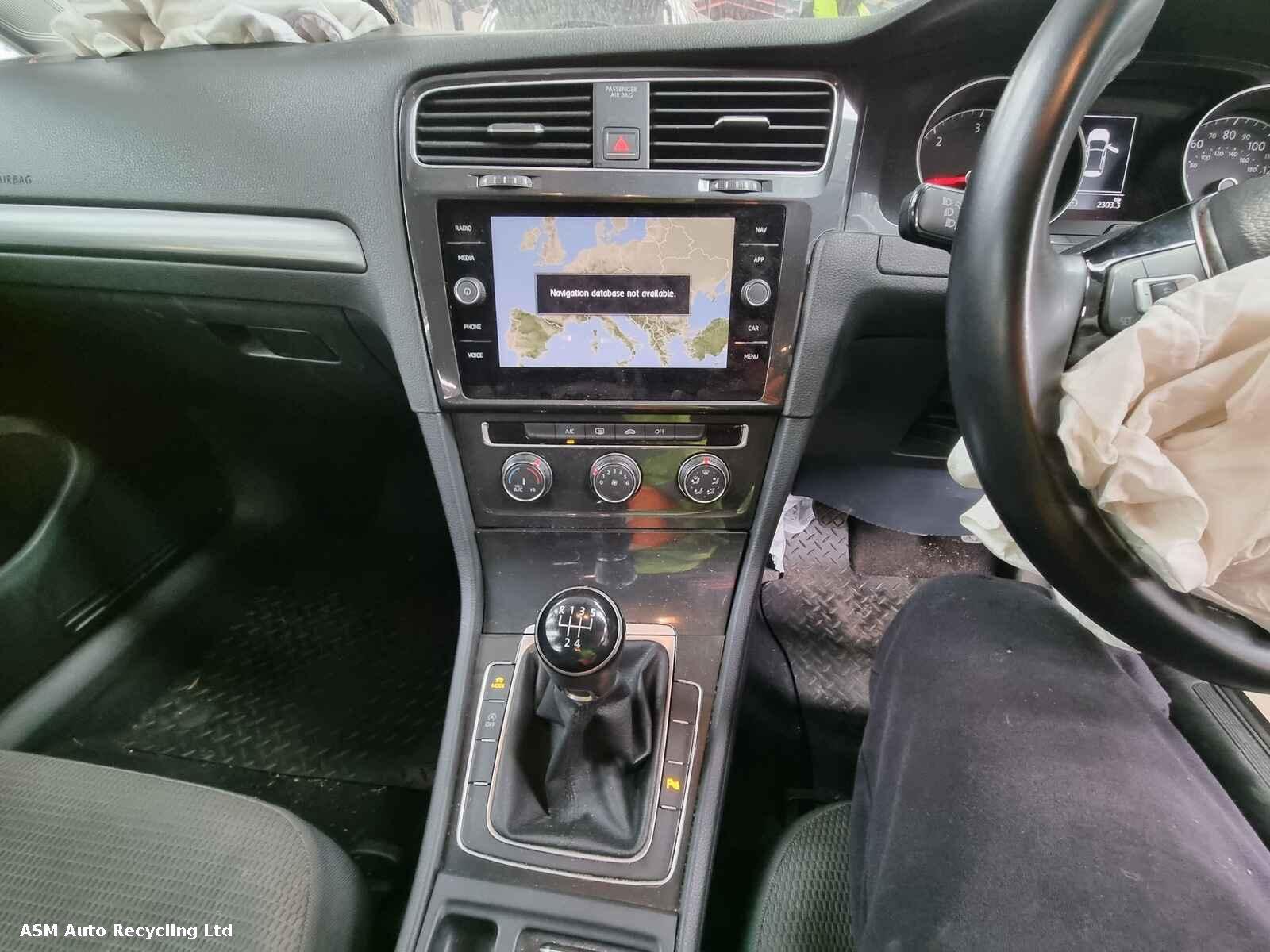 View Auto part Volkswagen Golf 2018 5 Door Hatchback Breaking