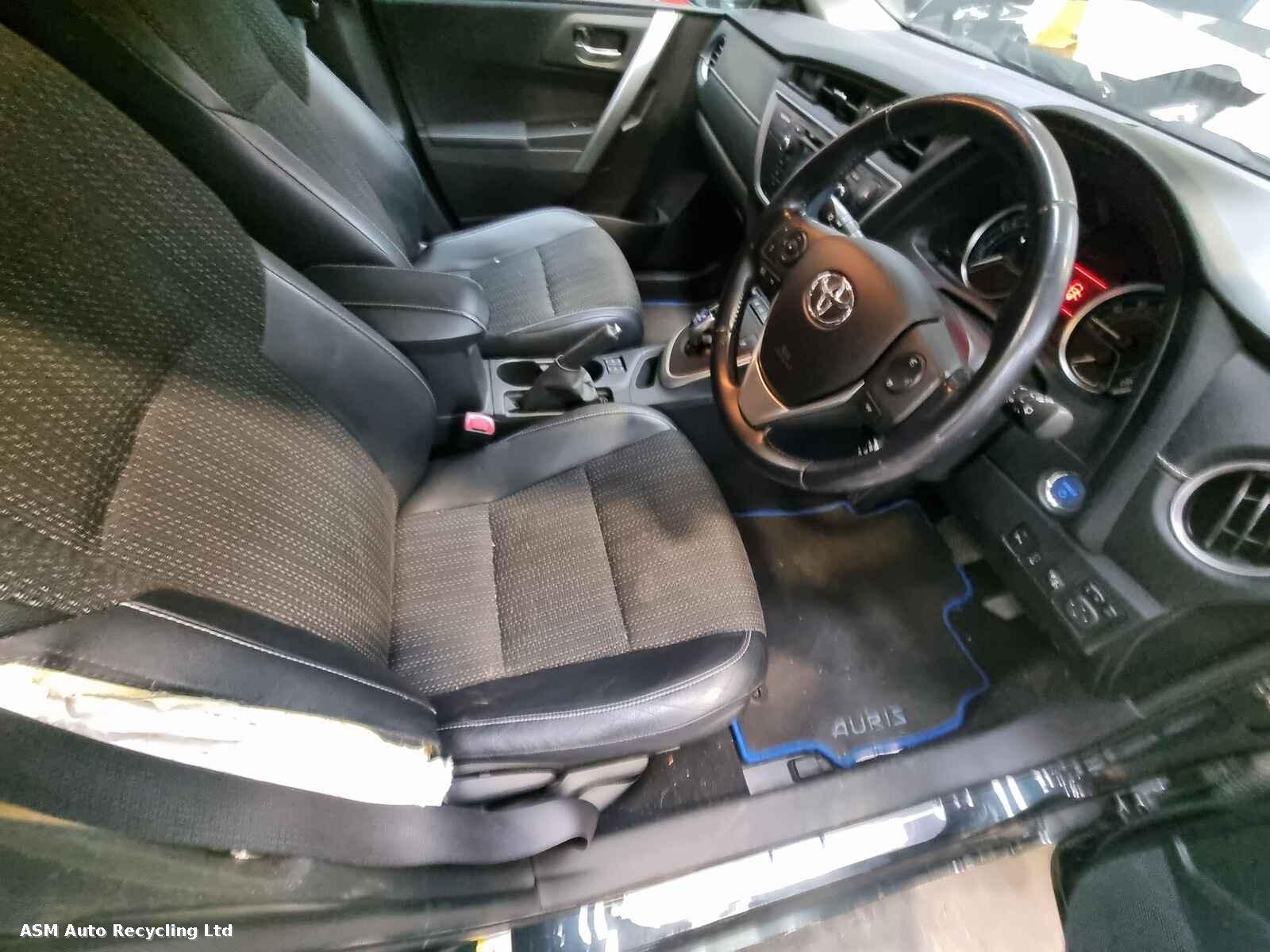 View Auto part Toyota Auris 2015 5 Door Hatchback Breaking