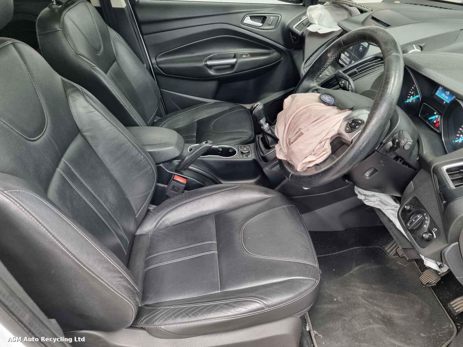 View Auto part Ford Kuga 2016 5 Door Hatchback Breaking