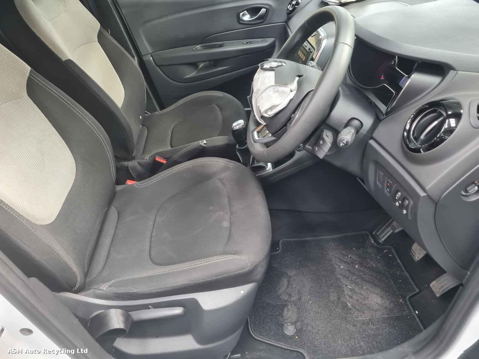 View Auto part Renault Captur 2019 5 Door Hatchback Breaking