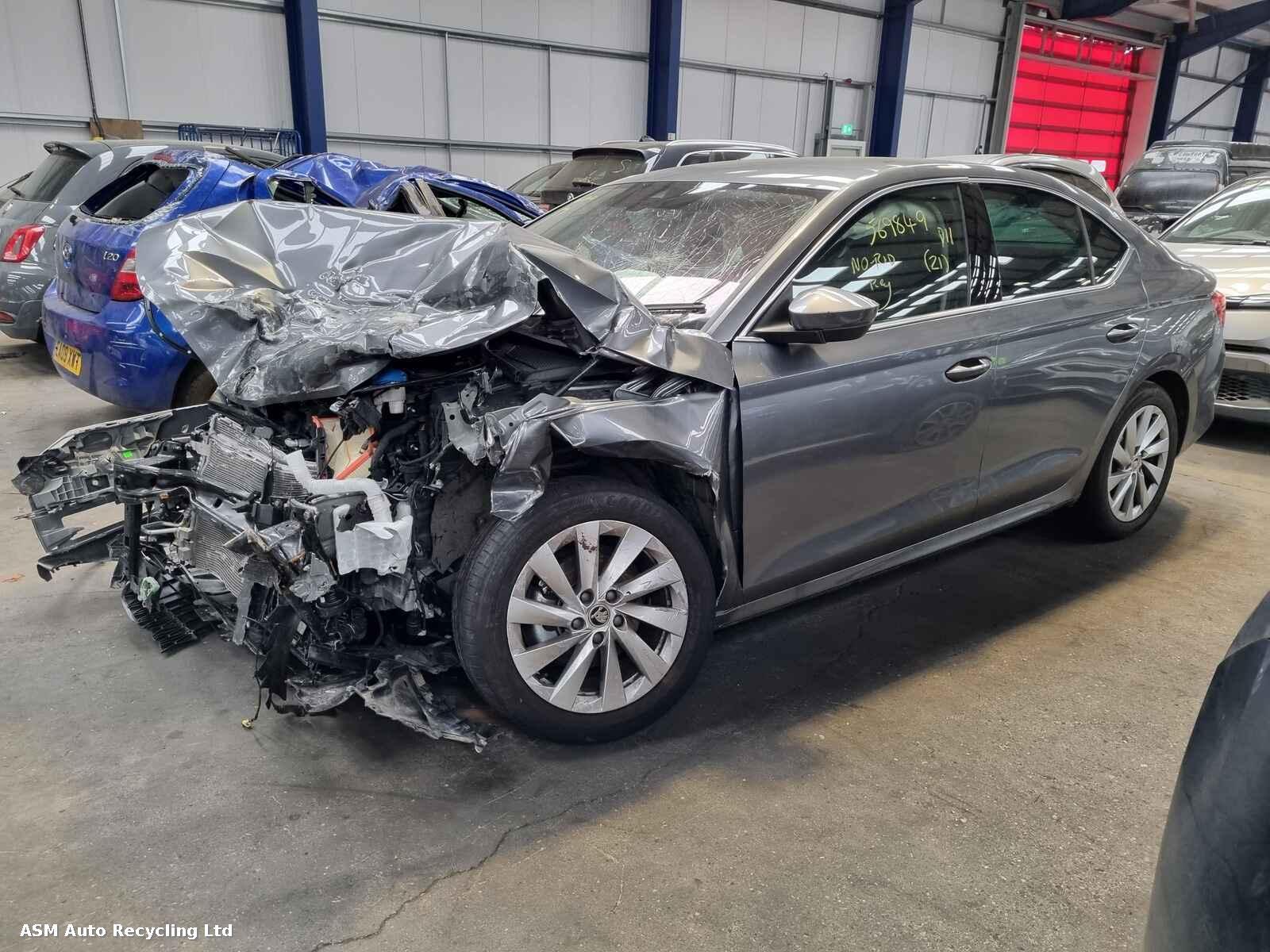 View Auto part Skoda Octavia 2024 5 Door Hatchback Breaking