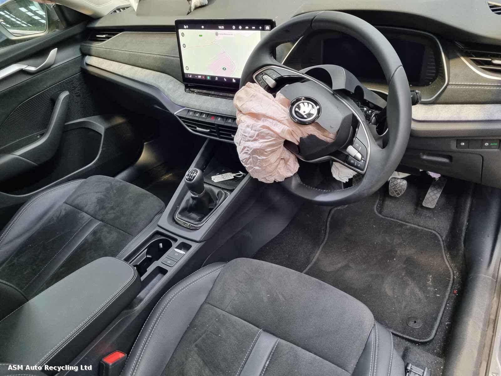 View Auto part Skoda Octavia 2024 5 Door Hatchback Breaking