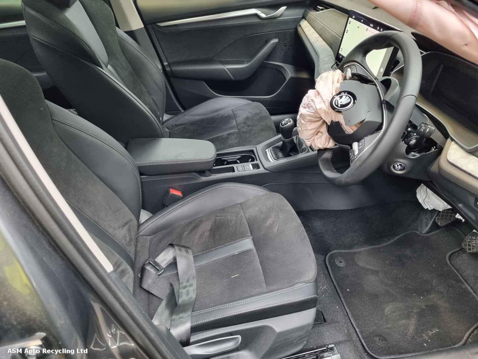 View Auto part Skoda Octavia 2024 5 Door Hatchback Breaking