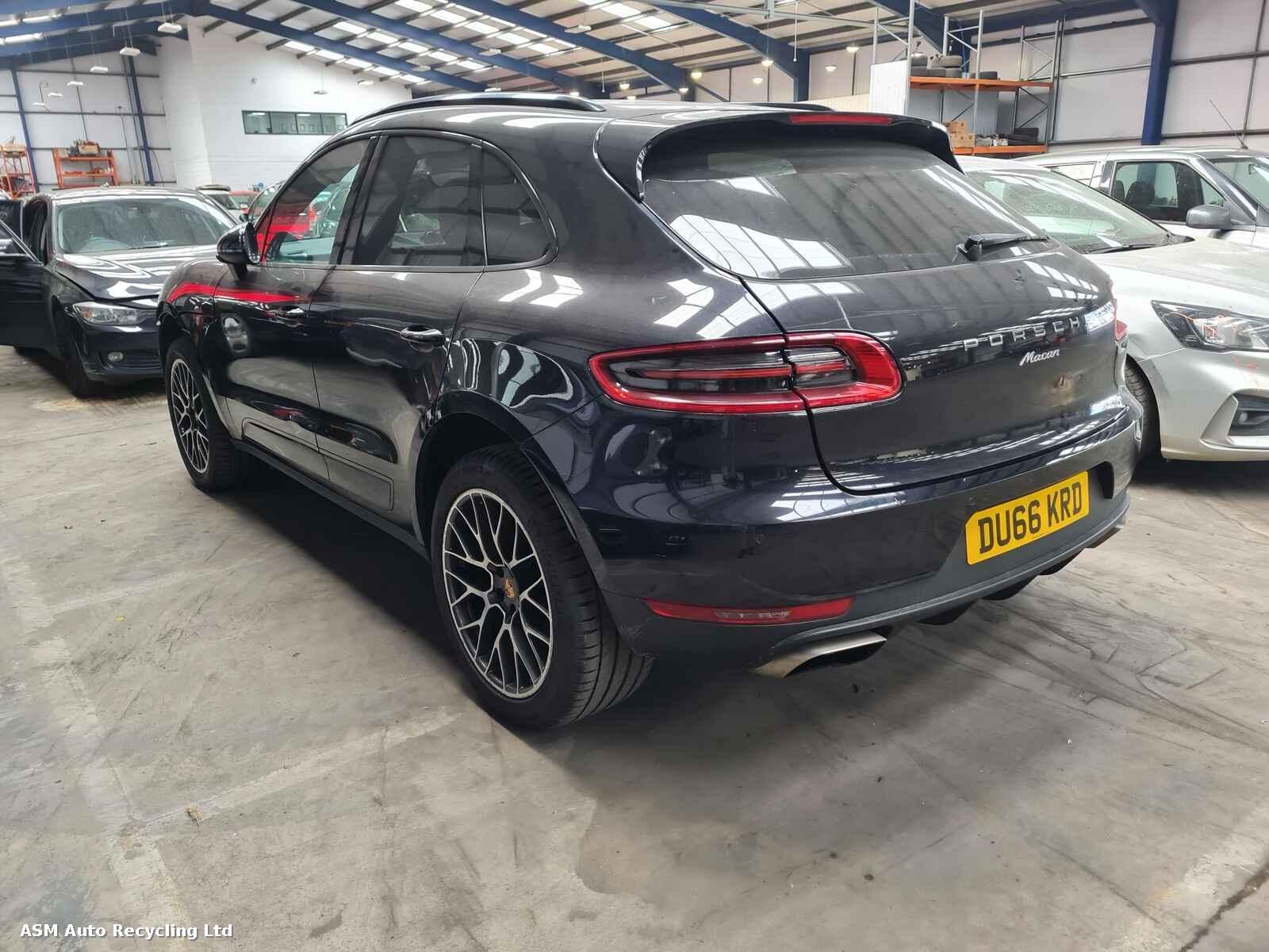 View Auto part Porsche Macan 2016 5 Door Estate Breaking