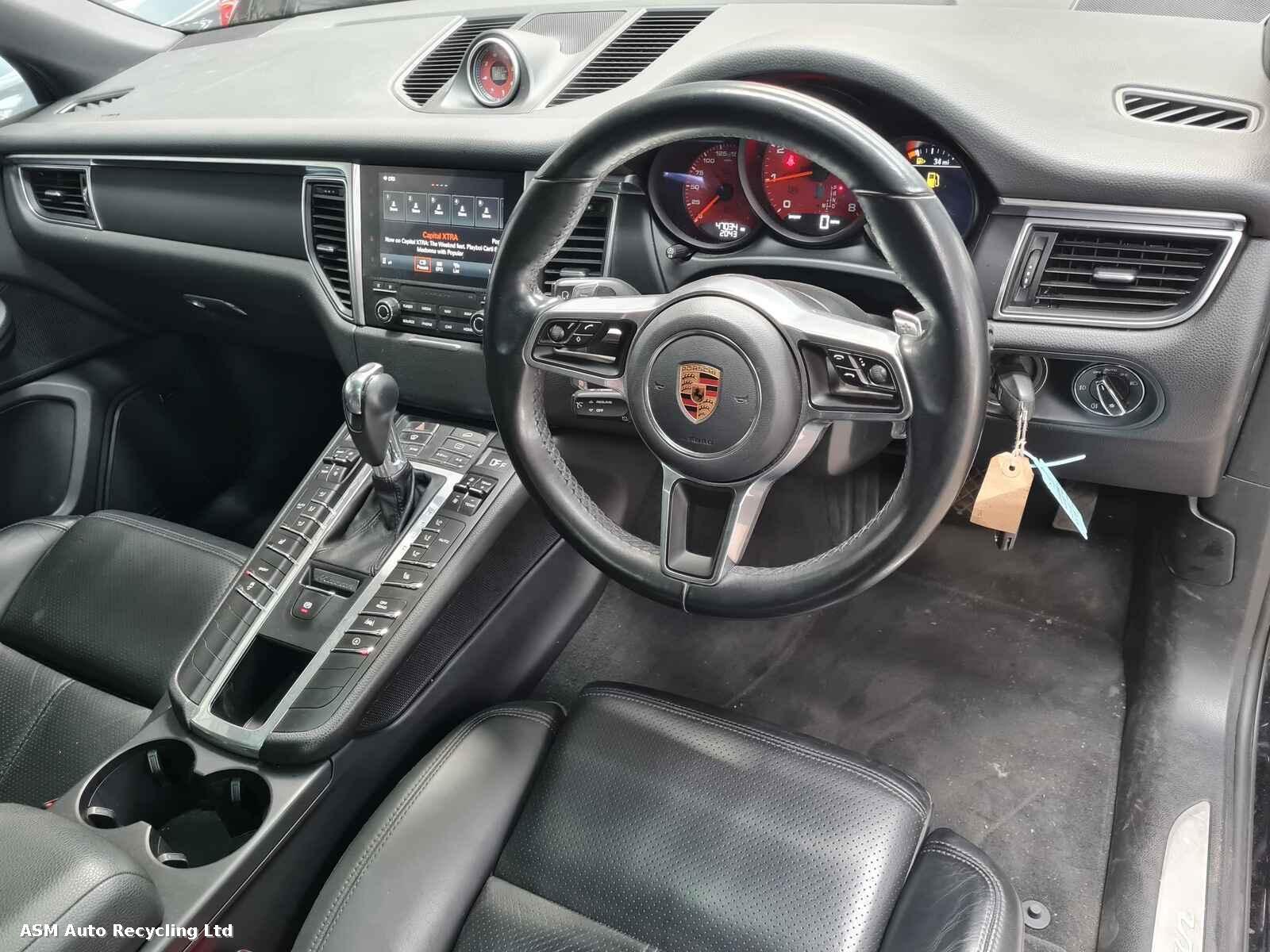 View Auto part Porsche Macan 2016 5 Door Estate Breaking