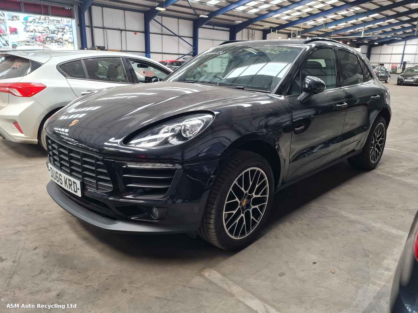 View Auto part Porsche Macan 2016 5 Door Estate Breaking