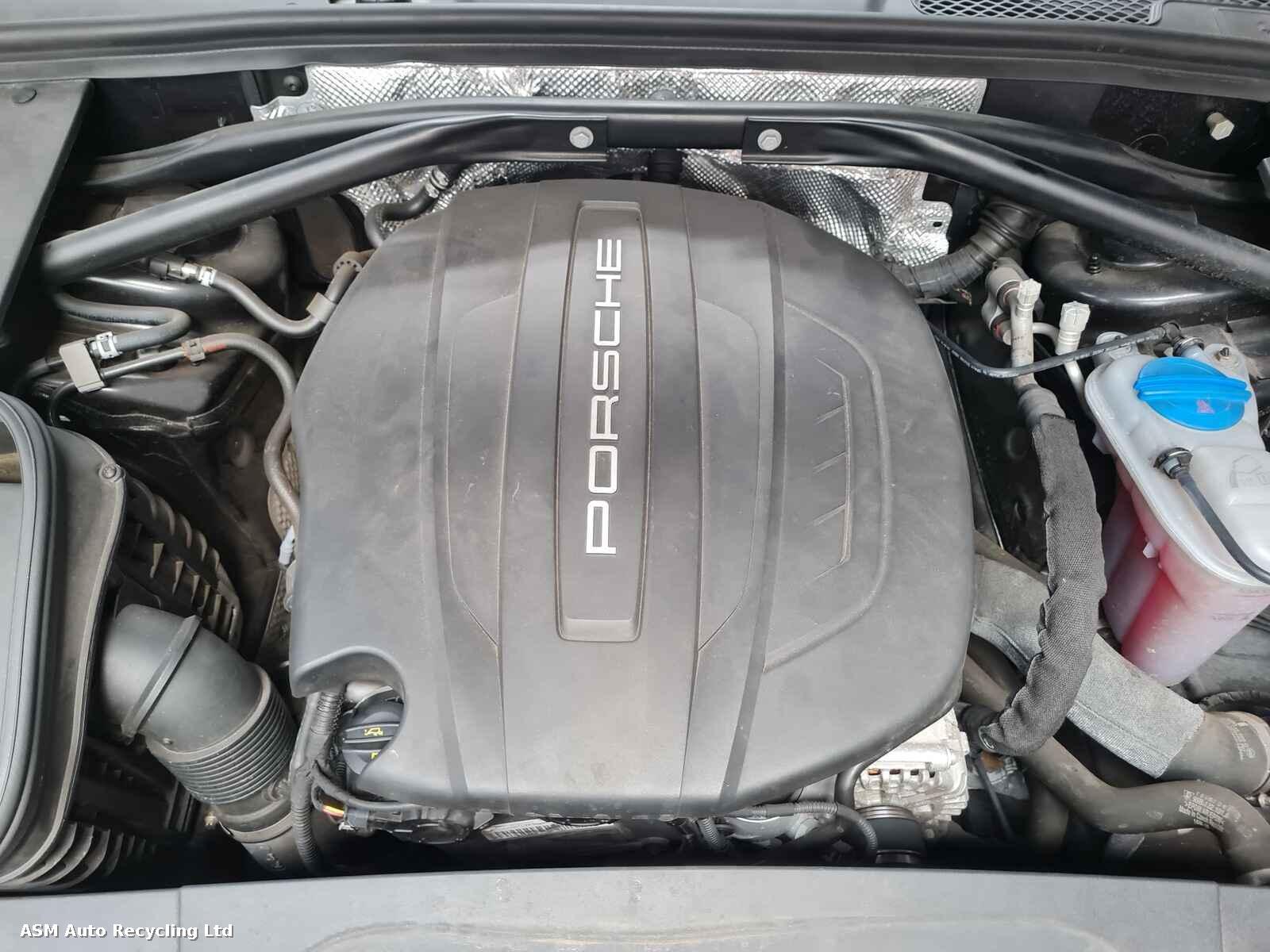 View Auto part Porsche Macan 2016 5 Door Estate Breaking
