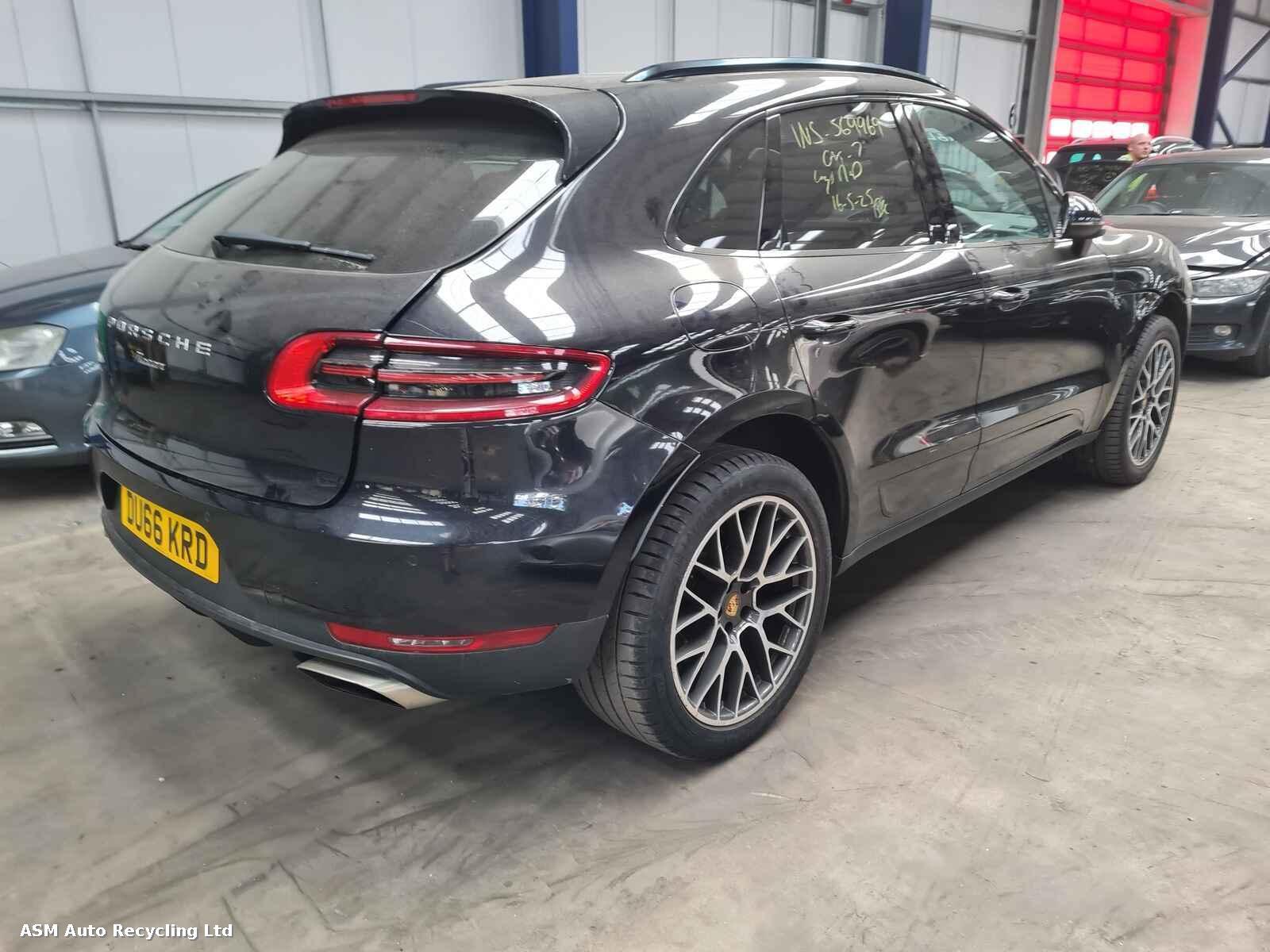 View Auto part Porsche Macan 2016 5 Door Estate Breaking