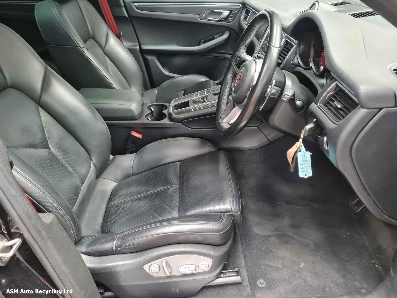View Auto part Porsche Macan 2016 5 Door Estate Breaking