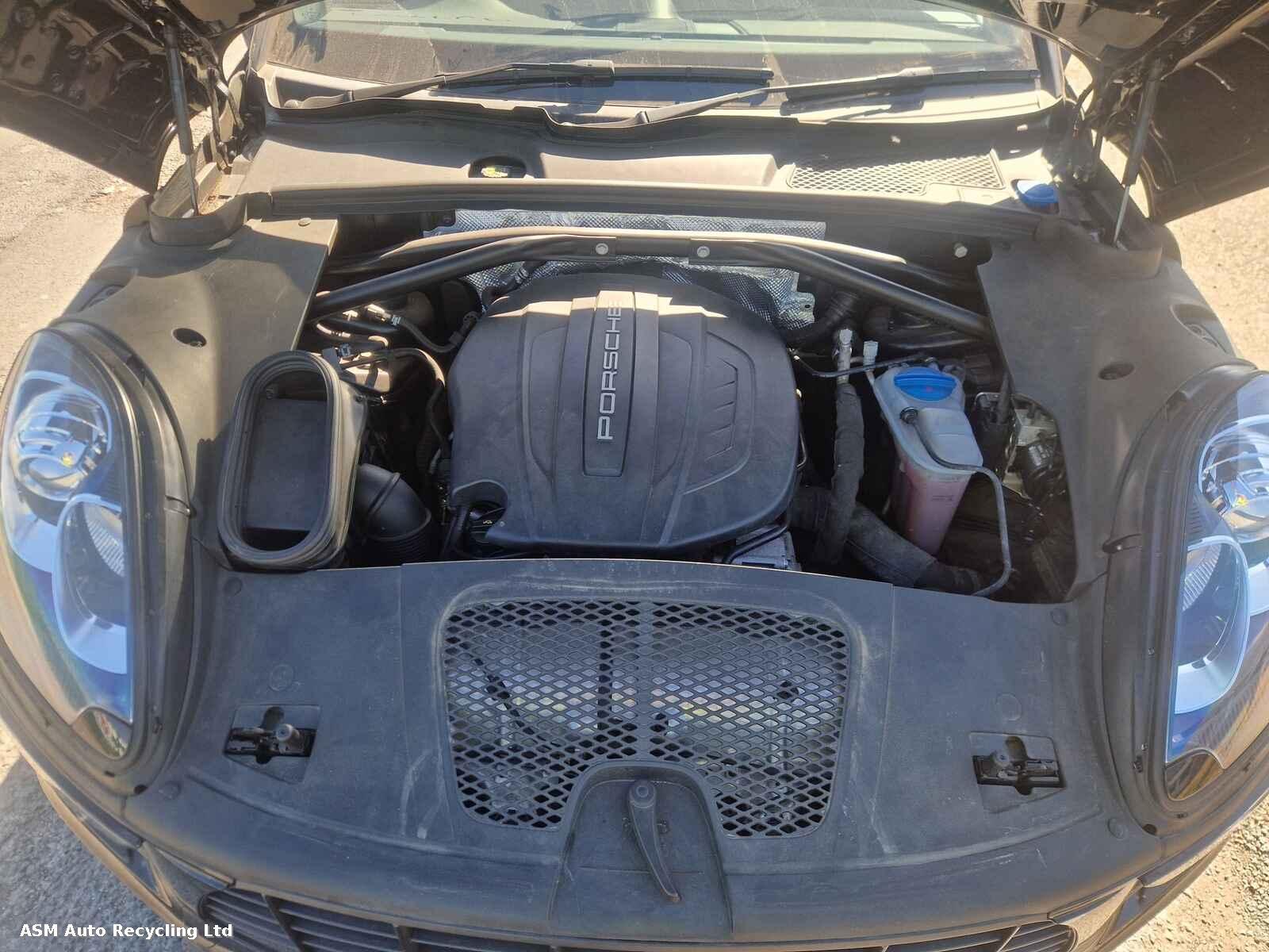 View Auto part Porsche Macan 2016 5 Door Estate Breaking