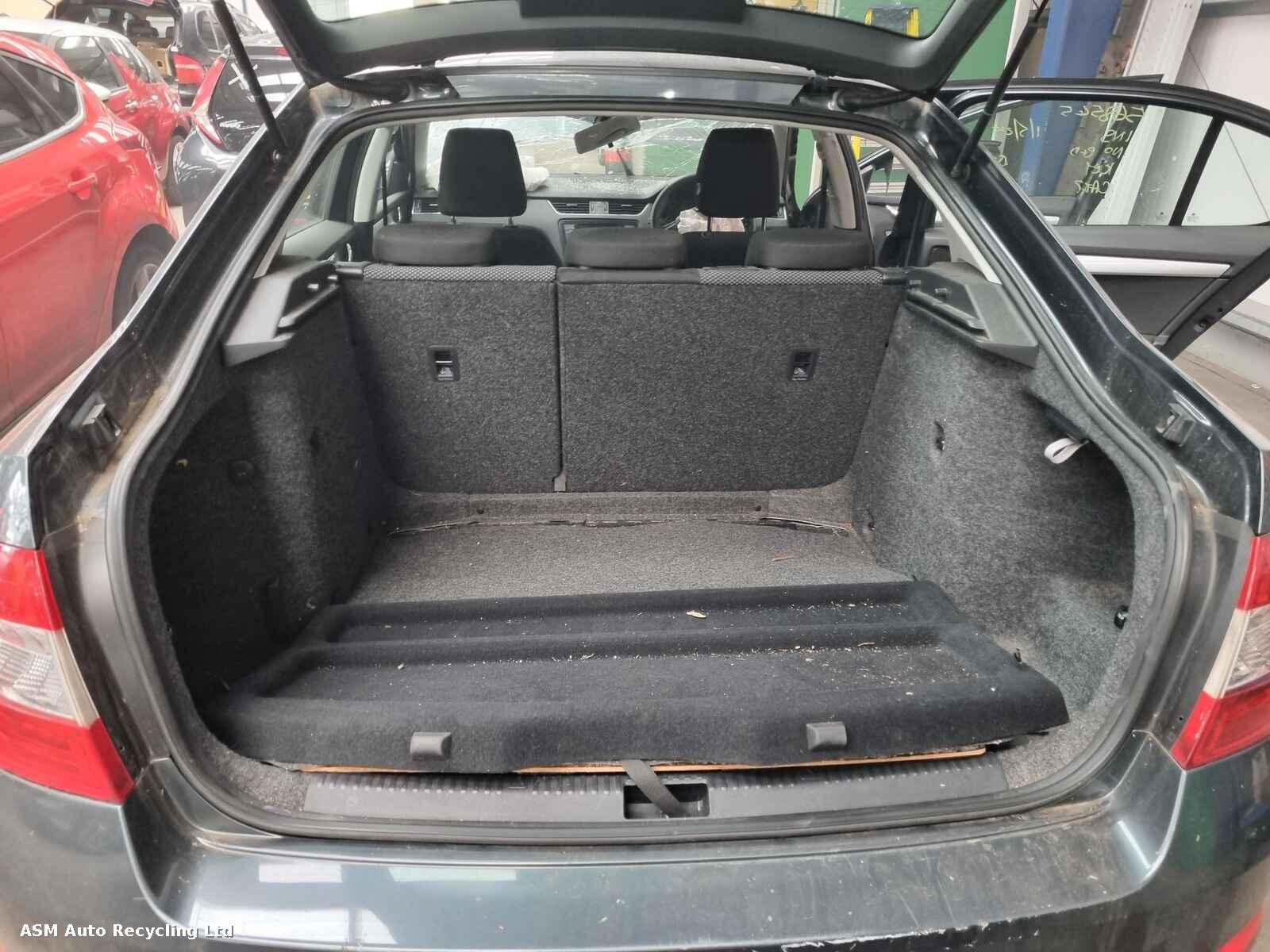 Skoda Octavia 2015 5 Door Hatchback Breaking View Auto part Skoda Octavia 2015 5 Door Hatchback Breaking