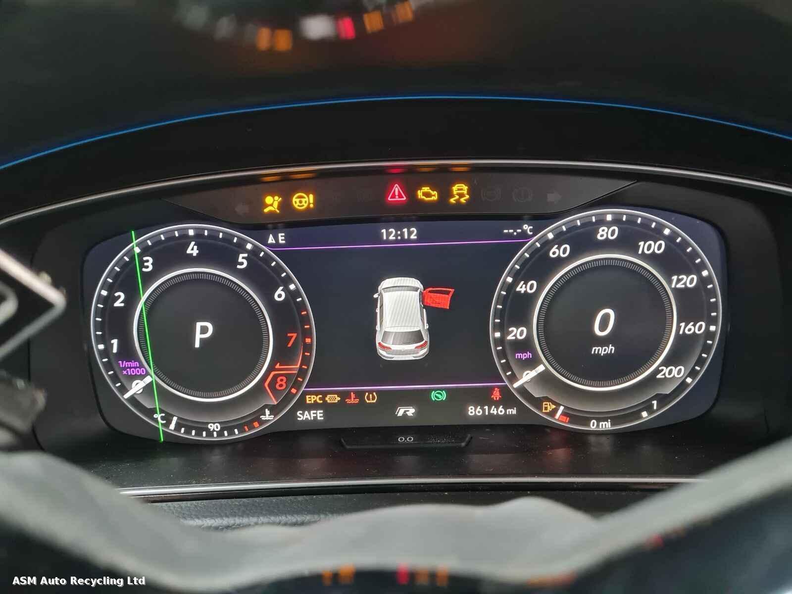 View Auto part Volkswagen Golf 2019 5 Door Hatchback Breaking