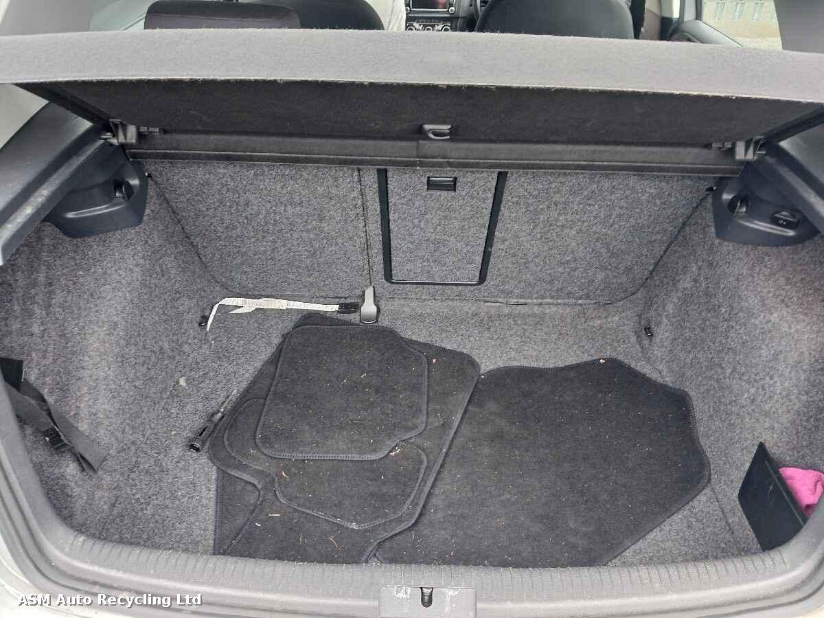 View Auto part Volkswagen Golf 2012 5 Door Hatchback Breaking