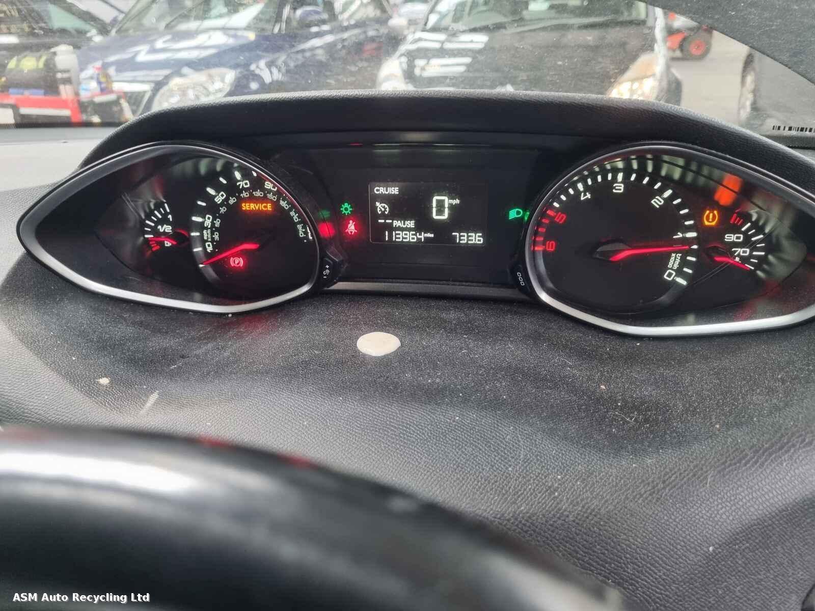 View Auto part Peugeot 308 2016 5 Door Hatchback Breaking