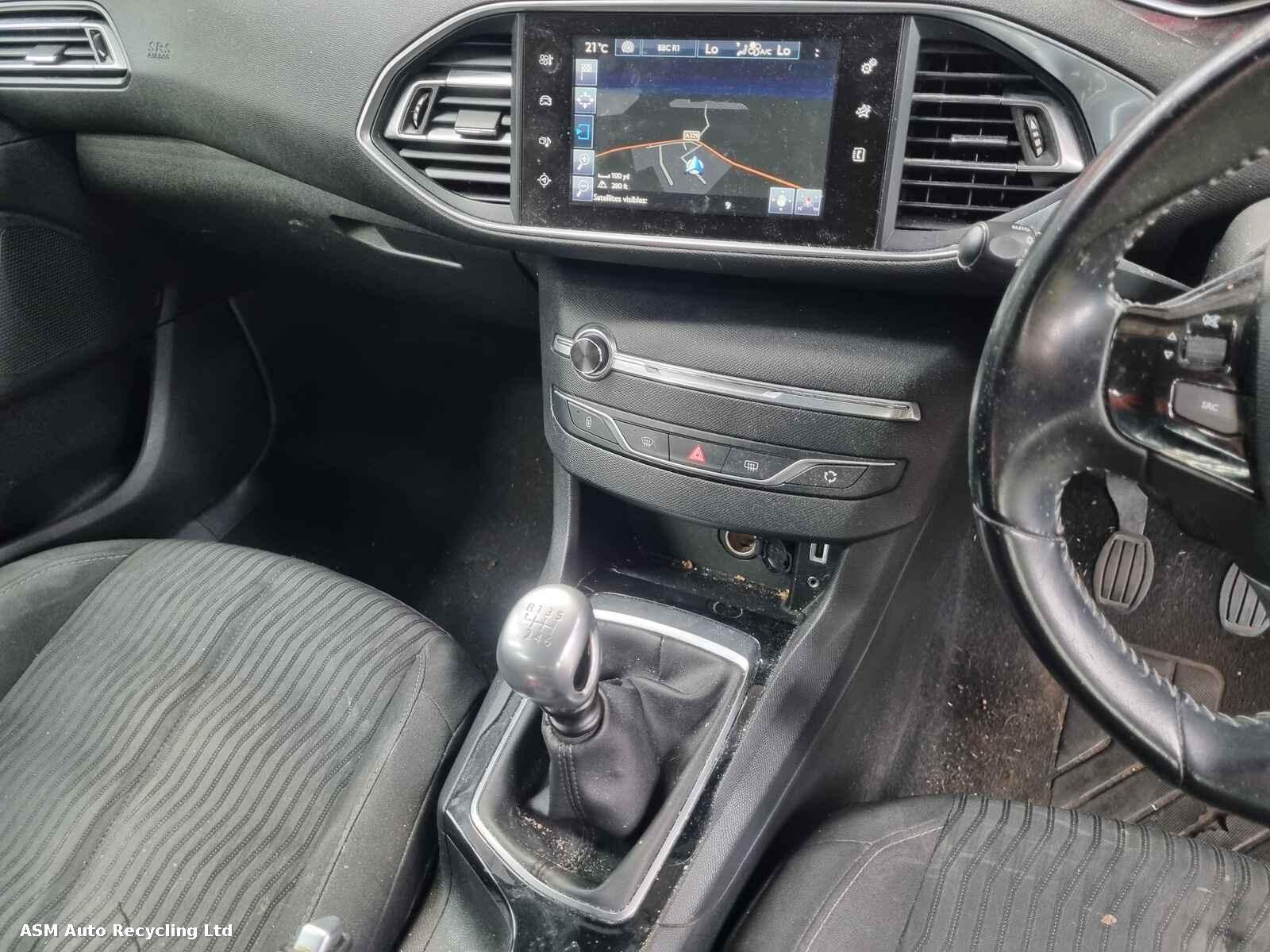 View Auto part Peugeot 308 2016 5 Door Hatchback Breaking
