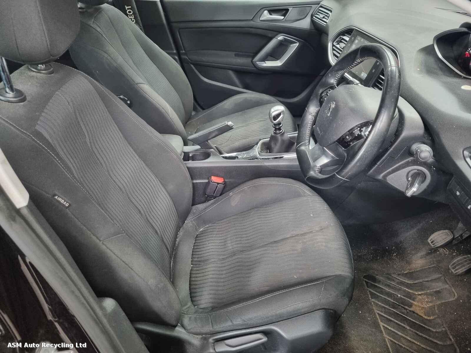 View Auto part Peugeot 308 2016 5 Door Hatchback Breaking