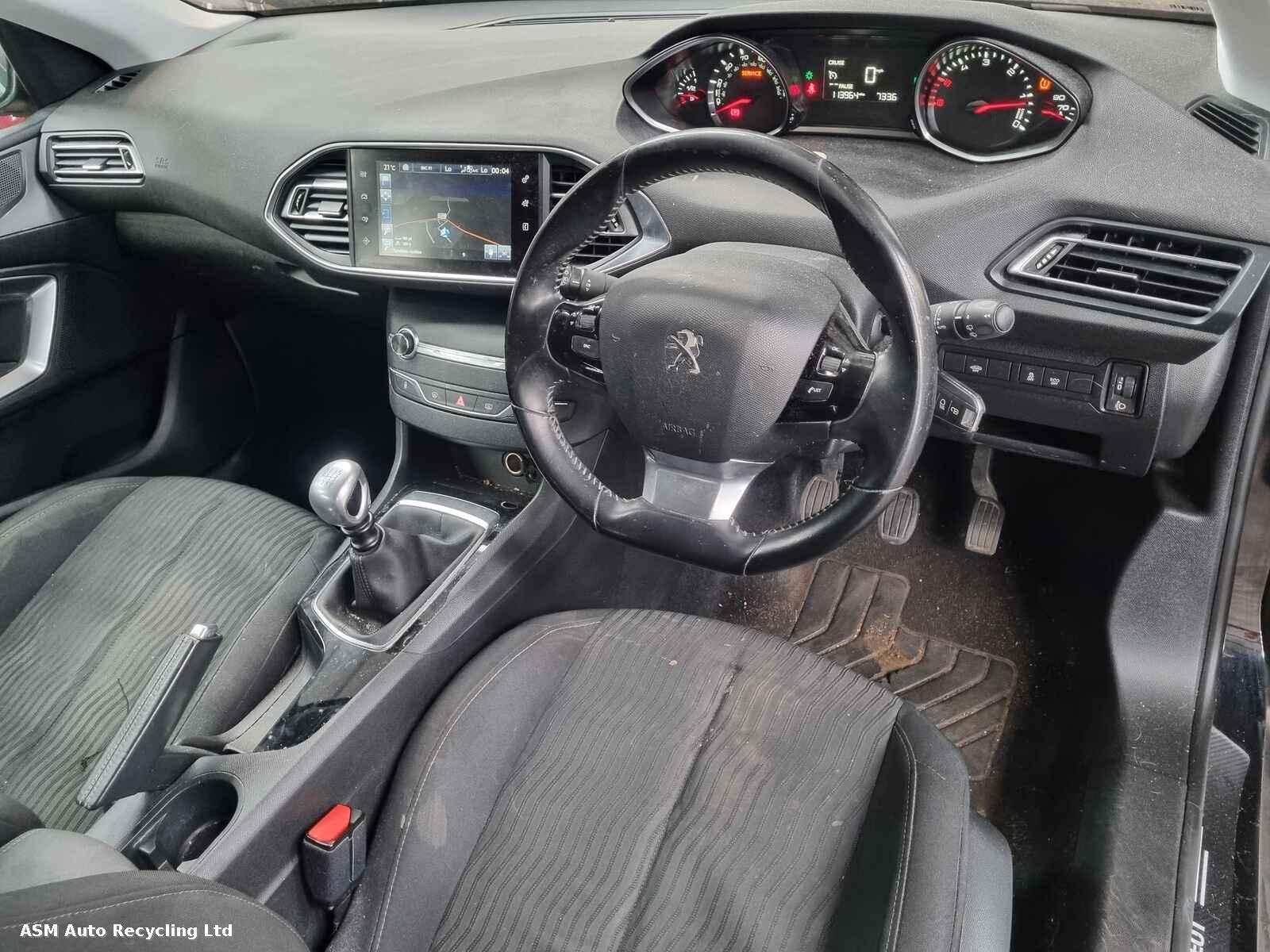 View Auto part Peugeot 308 2016 5 Door Hatchback Breaking