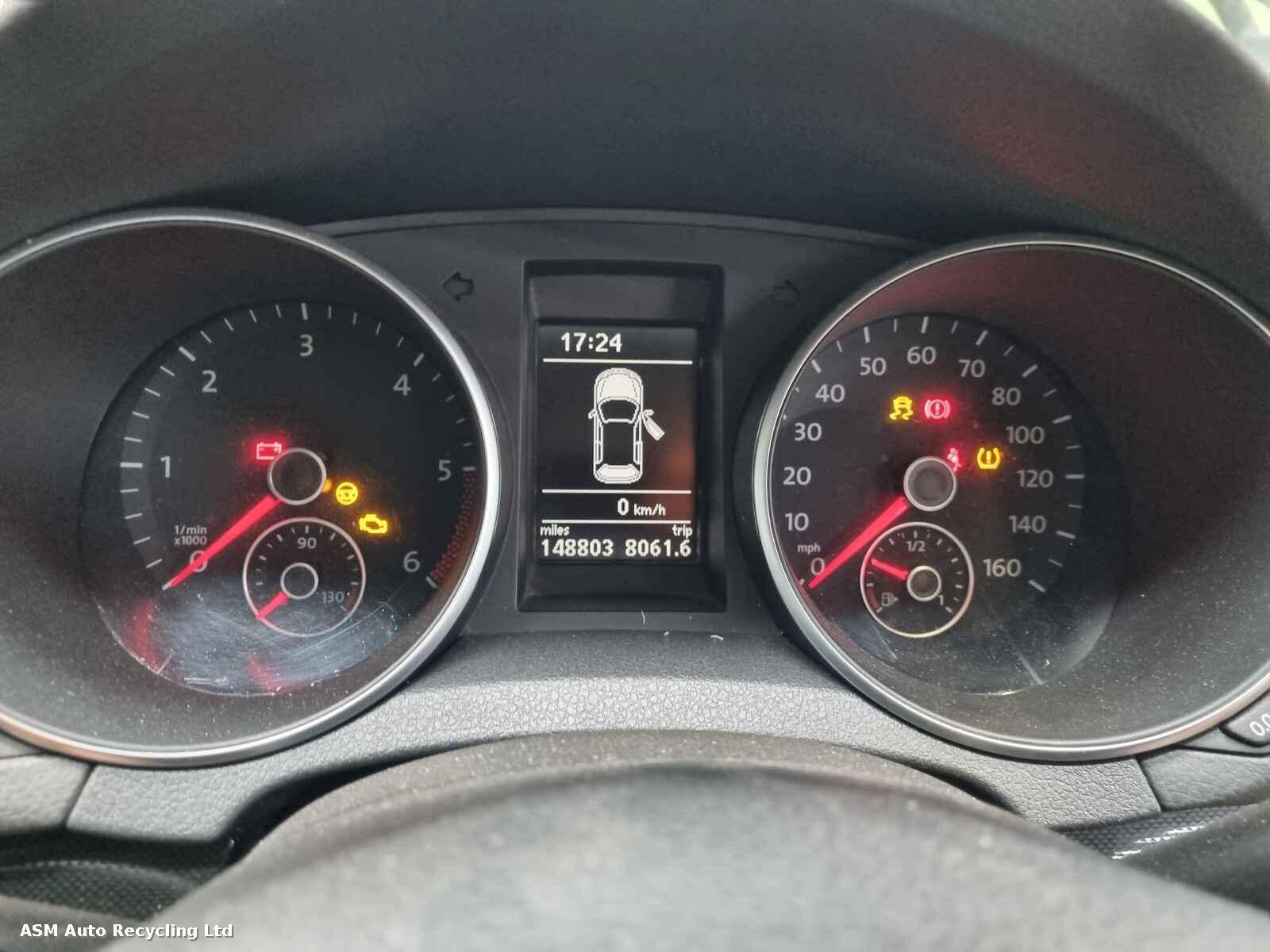 View Auto part Volkswagen Golf 2011 5 Door Hatchback Breaking