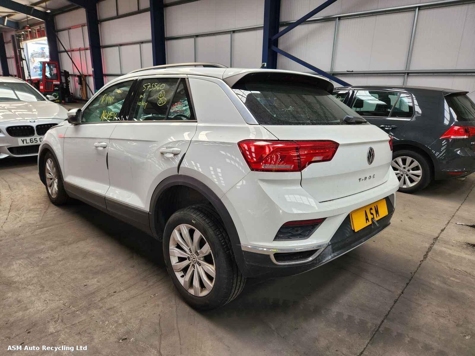 View Auto part Volkswagen T-roc 2018 5 Door Hatchback Breaking