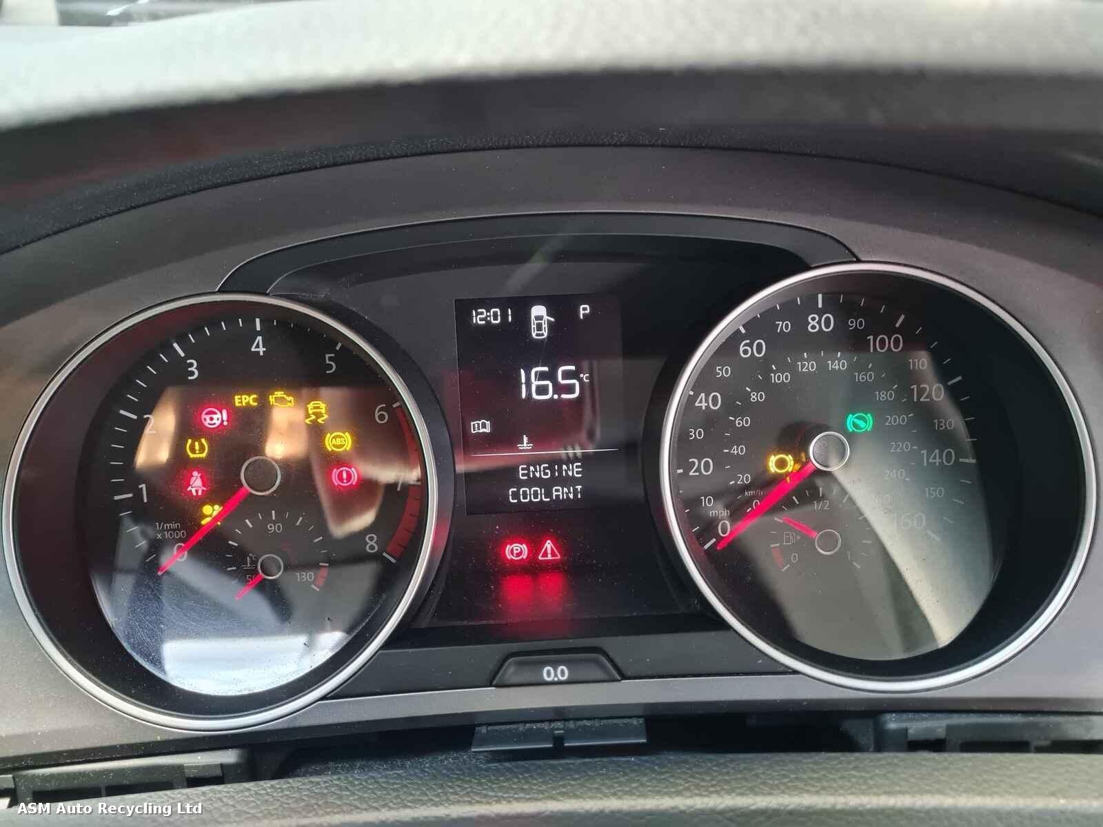 View Auto part Volkswagen Golf 2014 5 Door Hatchback Breaking