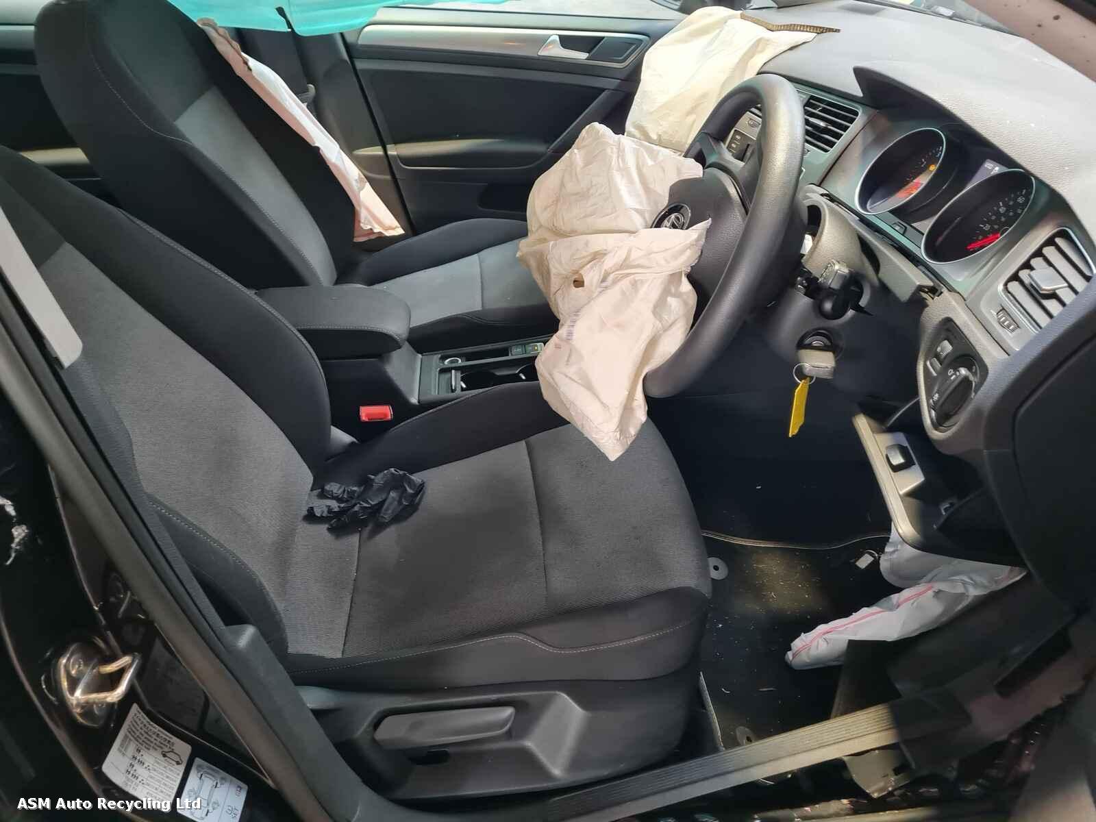 View Auto part Volkswagen Golf 2014 5 Door Hatchback Breaking