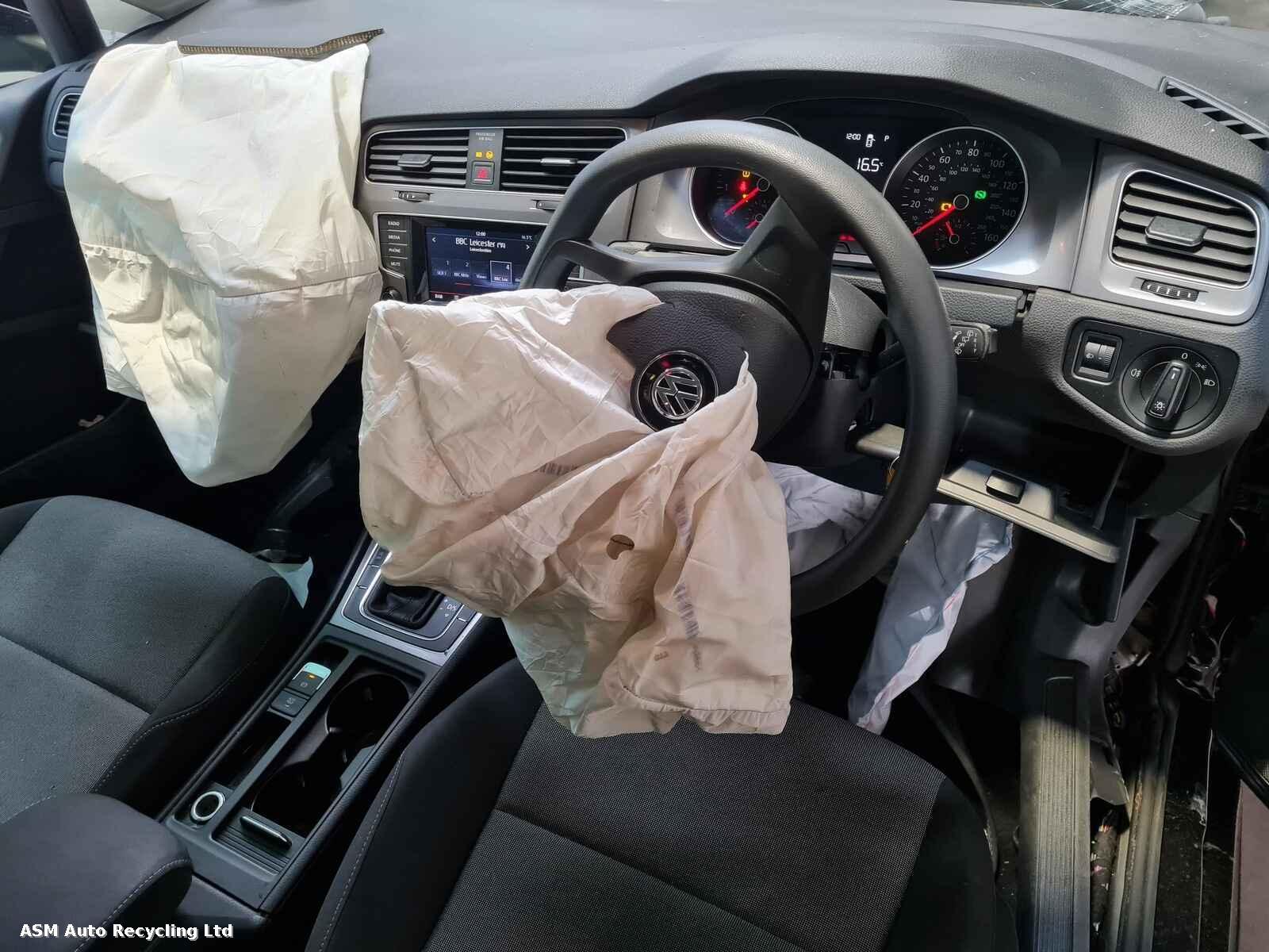 View Auto part Volkswagen Golf 2014 5 Door Hatchback Breaking