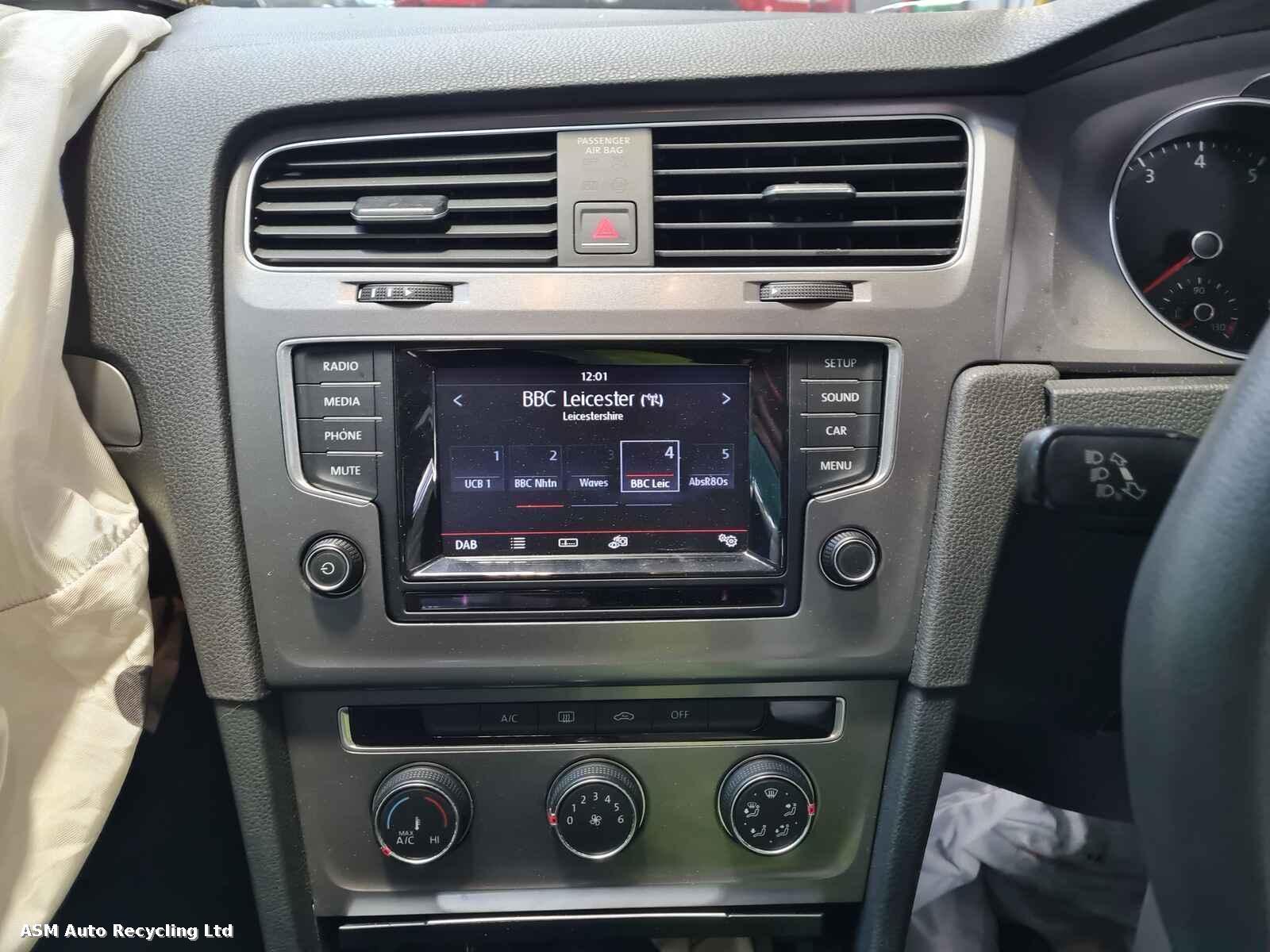 View Auto part Volkswagen Golf 2014 5 Door Hatchback Breaking