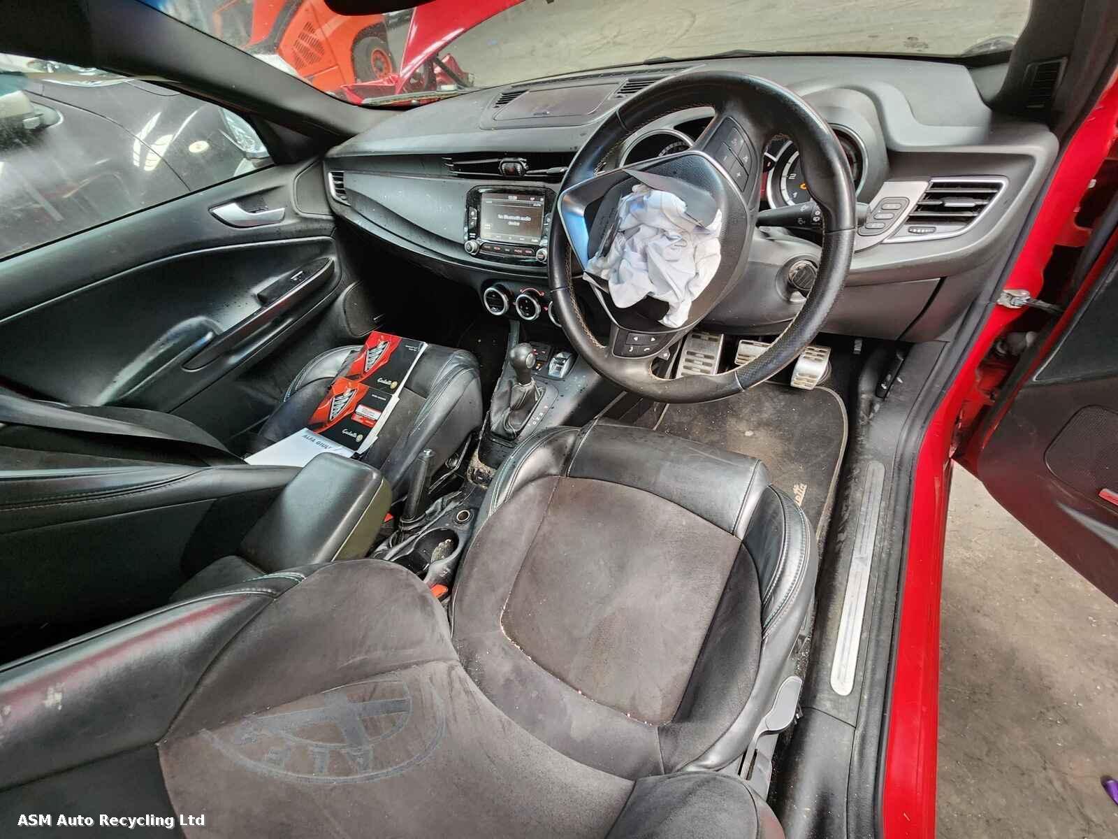 Alfa Romeo Giulietta 2014 5 Door Hatchback Breaking View Auto part Alfa Romeo Giulietta 2014 5 Door Hatchback Breaking