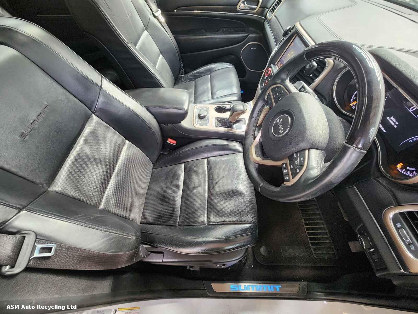 View Auto part Jeep Grand Cherokee 2017 5 Door Estate Breaking
