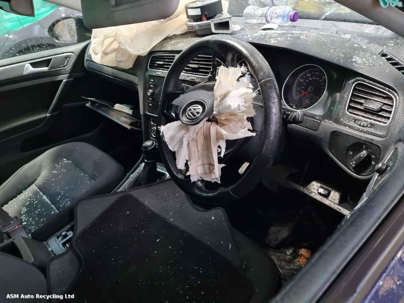 View Auto part Volkswagen Golf 2017 5 Door Hatchback Breaking